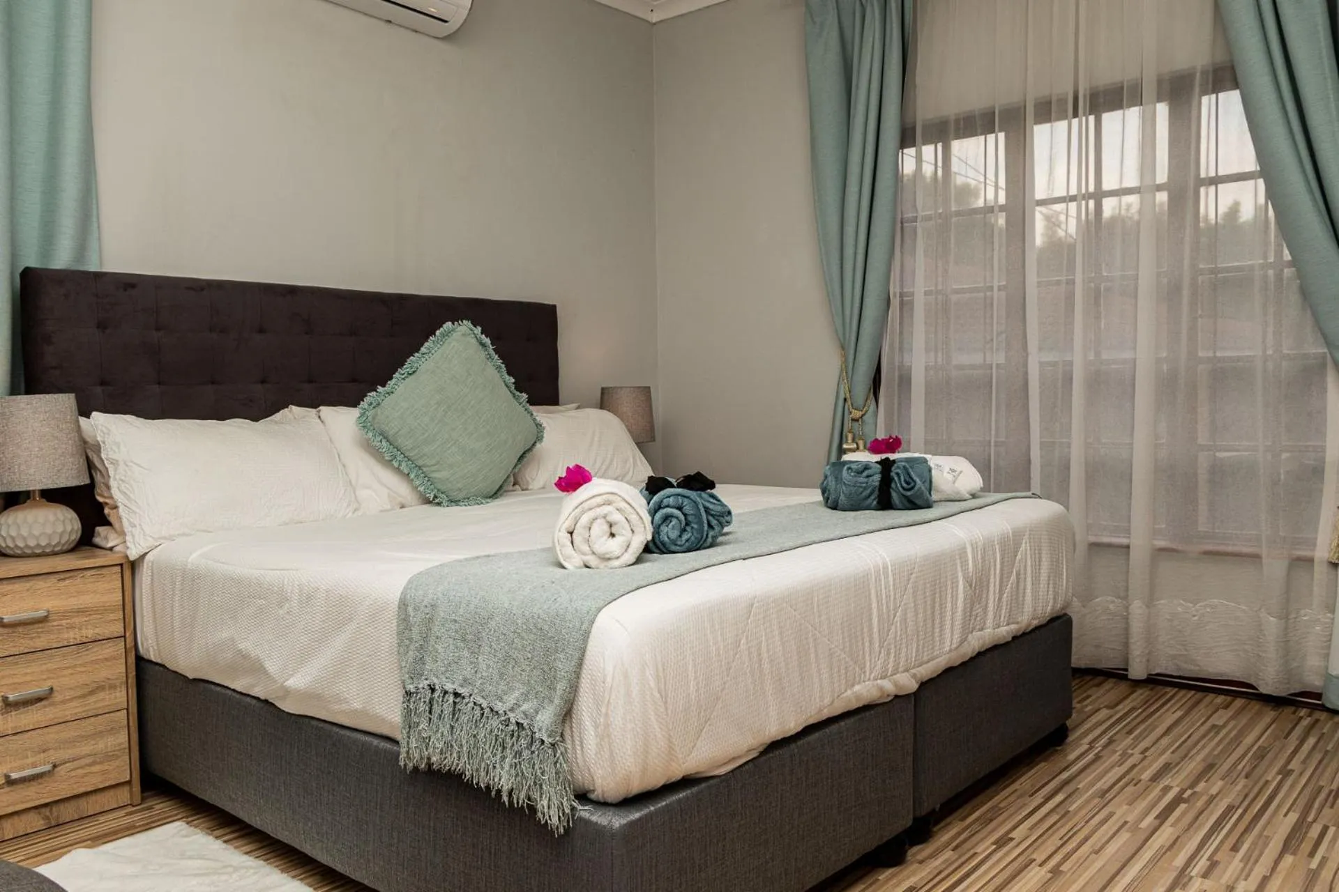 Bedroom, Bed in Mereke Manor