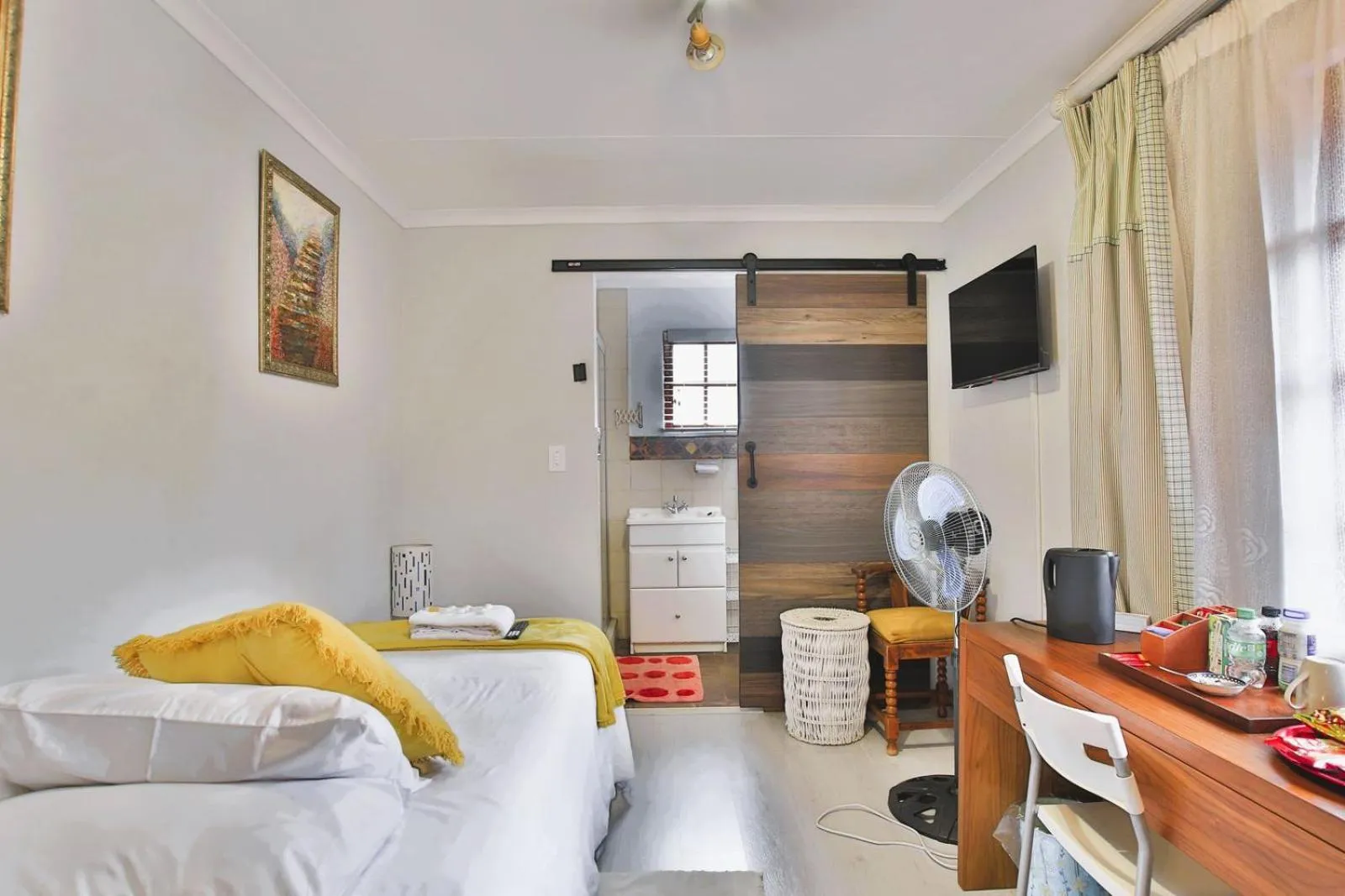 Bedroom, Bed in Mereke Manor