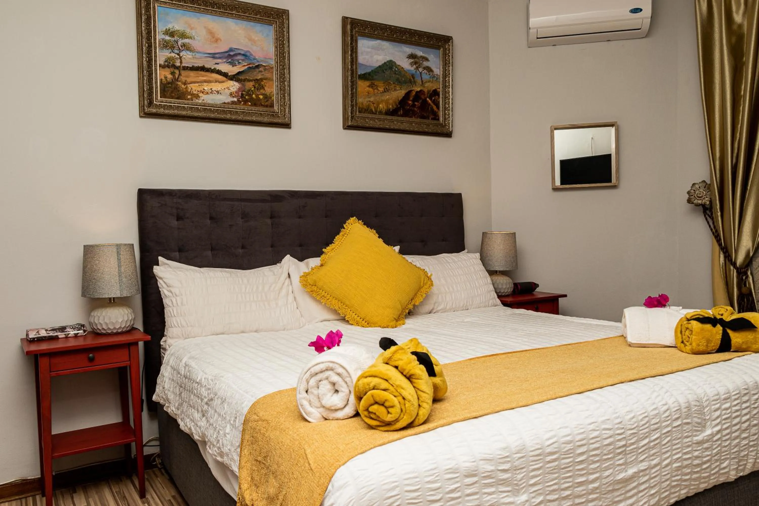 Bedroom, Bed in Mereke Manor