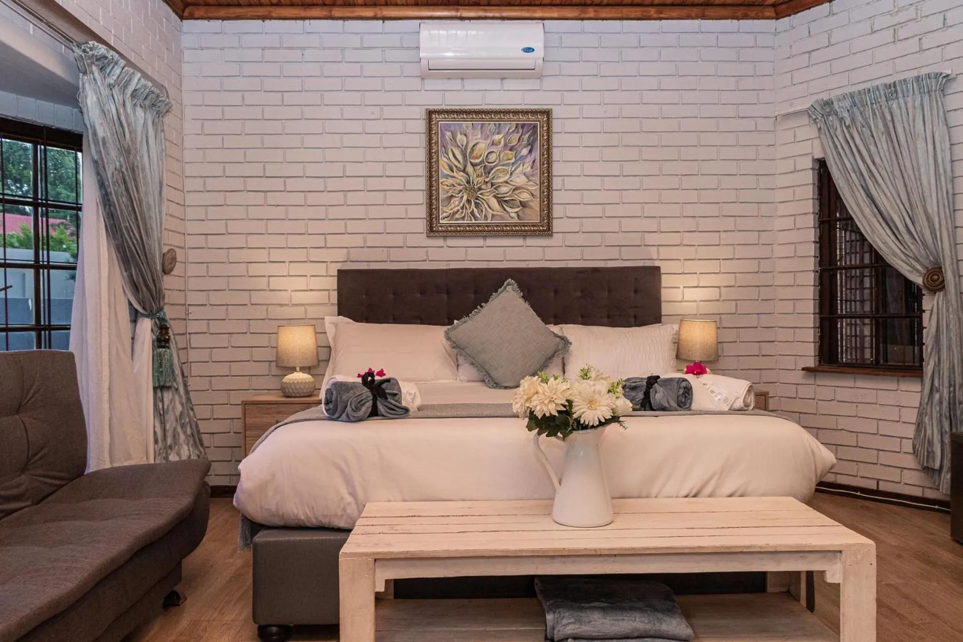 Bedroom, Bed in Mereke Manor