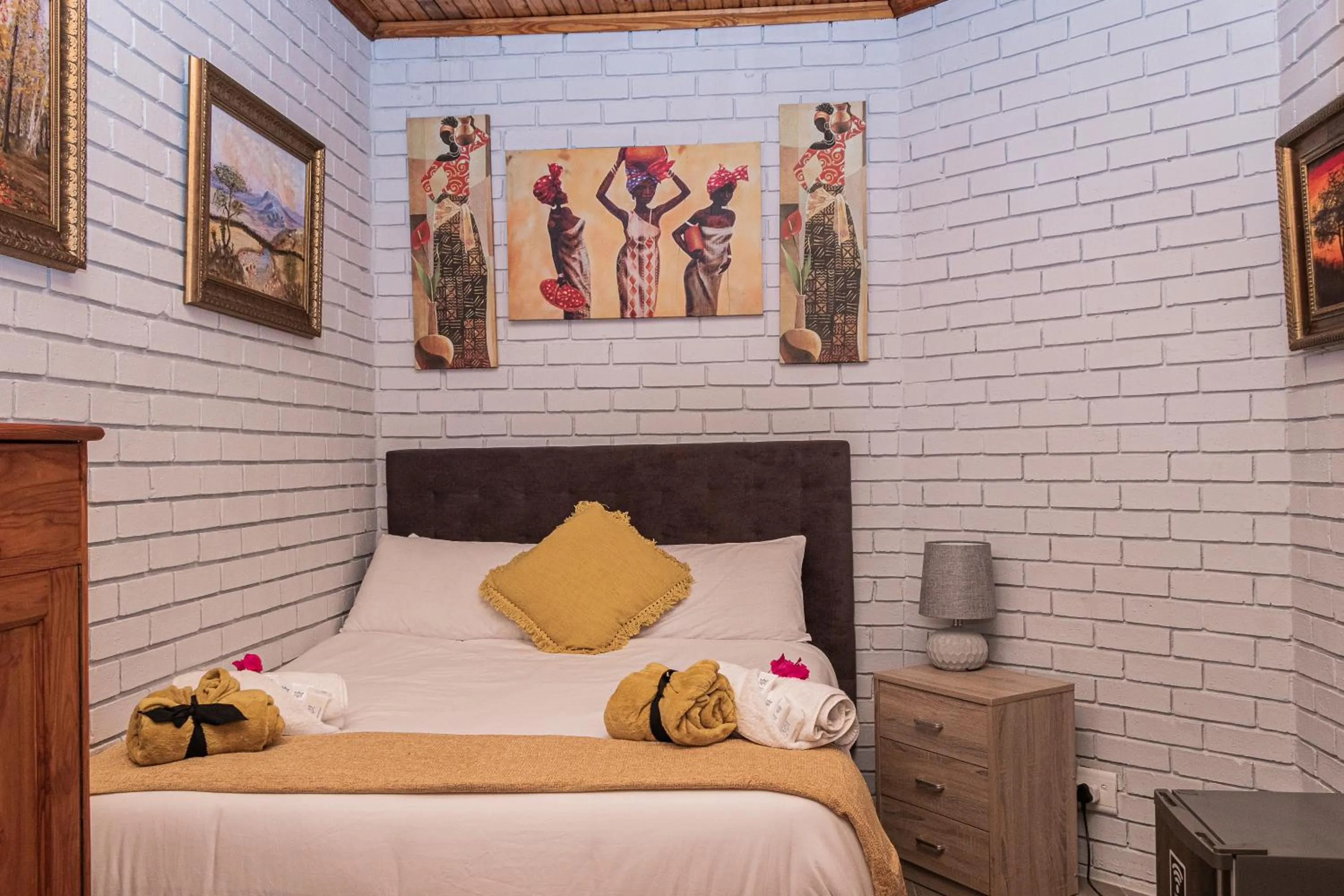 Bedroom, Bed in Mereke Manor