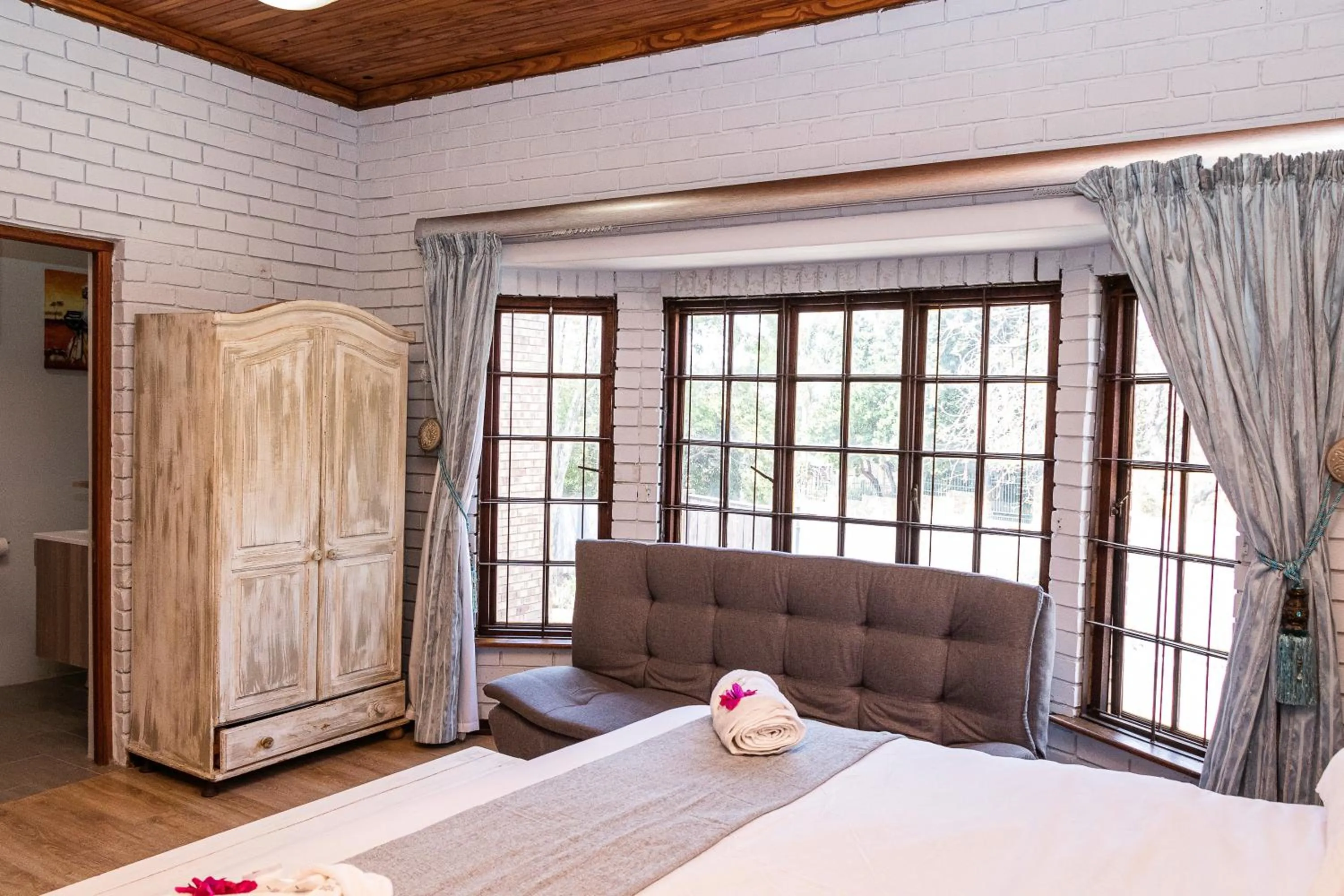 Bedroom, Bed in Mereke Manor