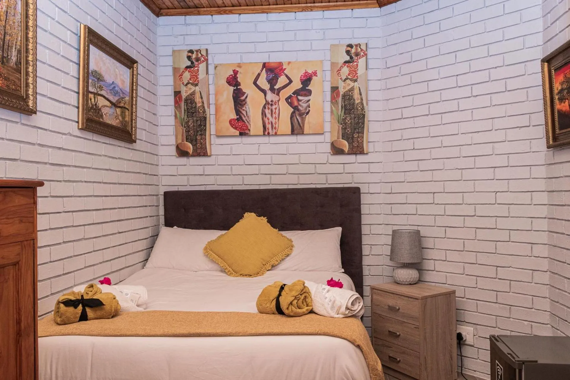 Bedroom, Bed in Mereke Manor