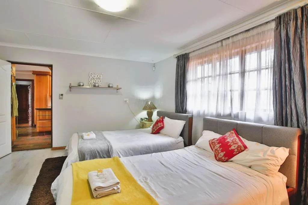 Bedroom, Bed in Mereke Manor