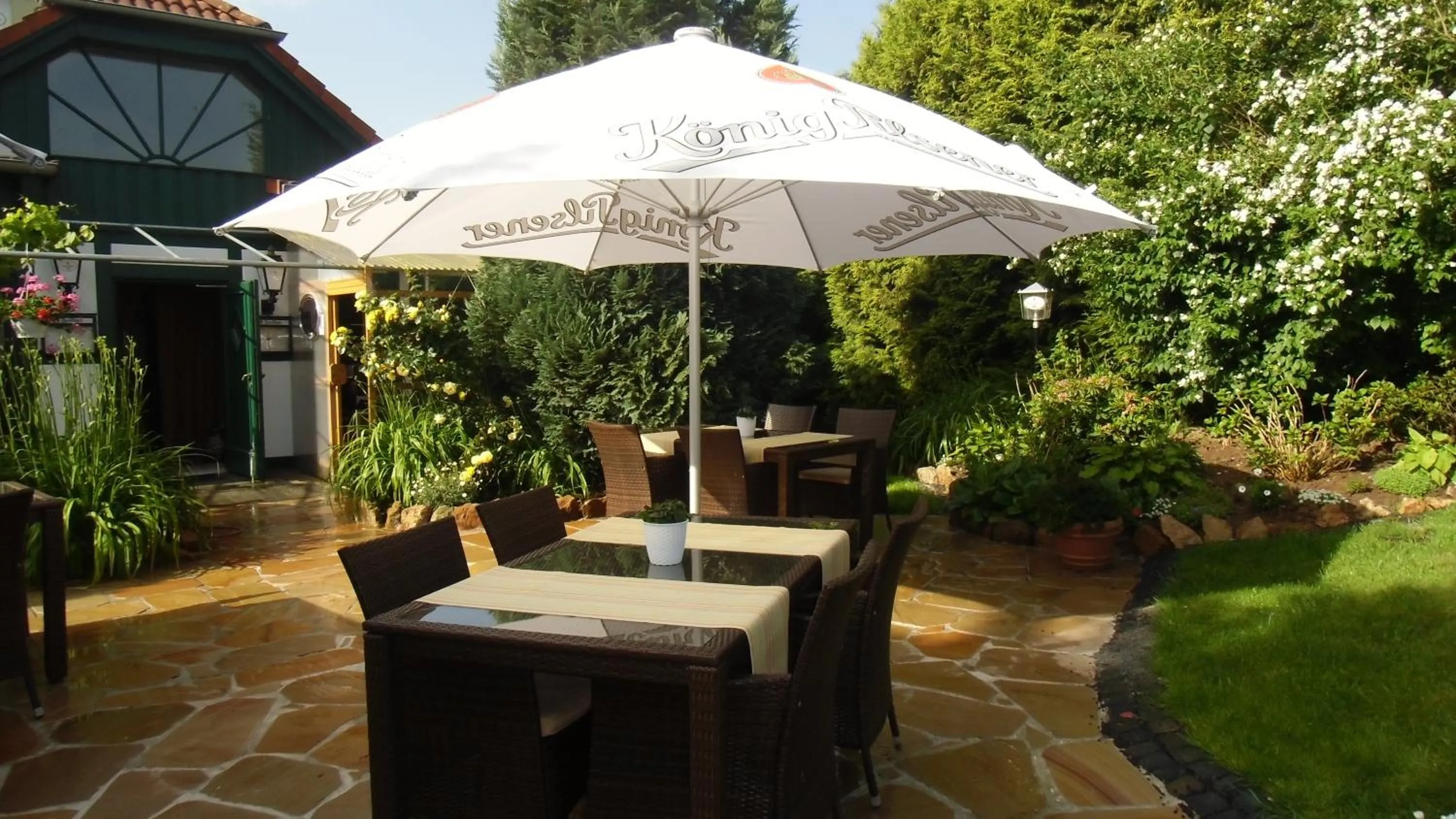 Patio in Landhotel-Restaurant Schwalbennest