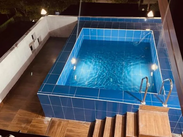 Swimming pool in KINGS GATE Airport TRANSIT HOTEL