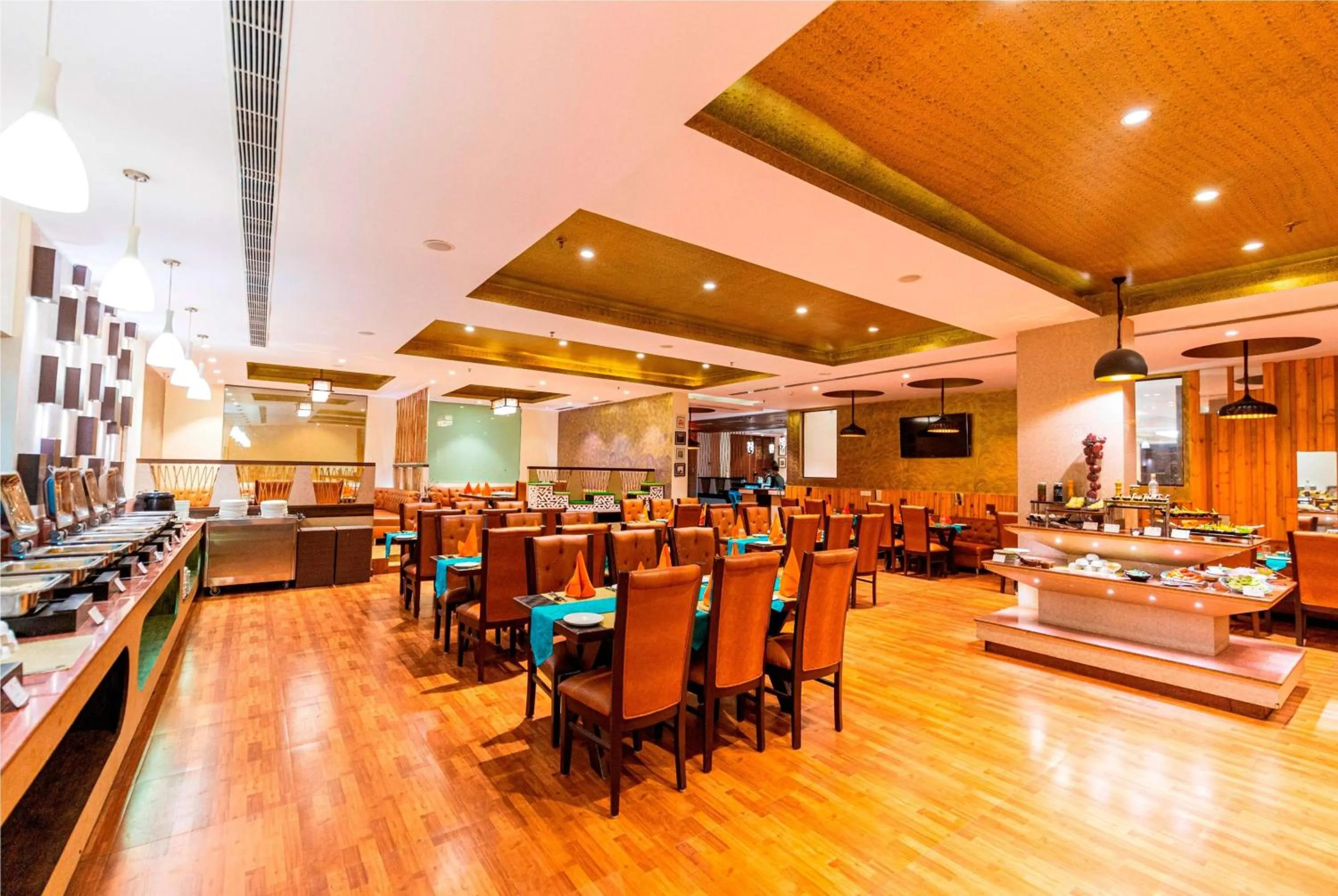 Lounge or bar in Ramada Neemrana
