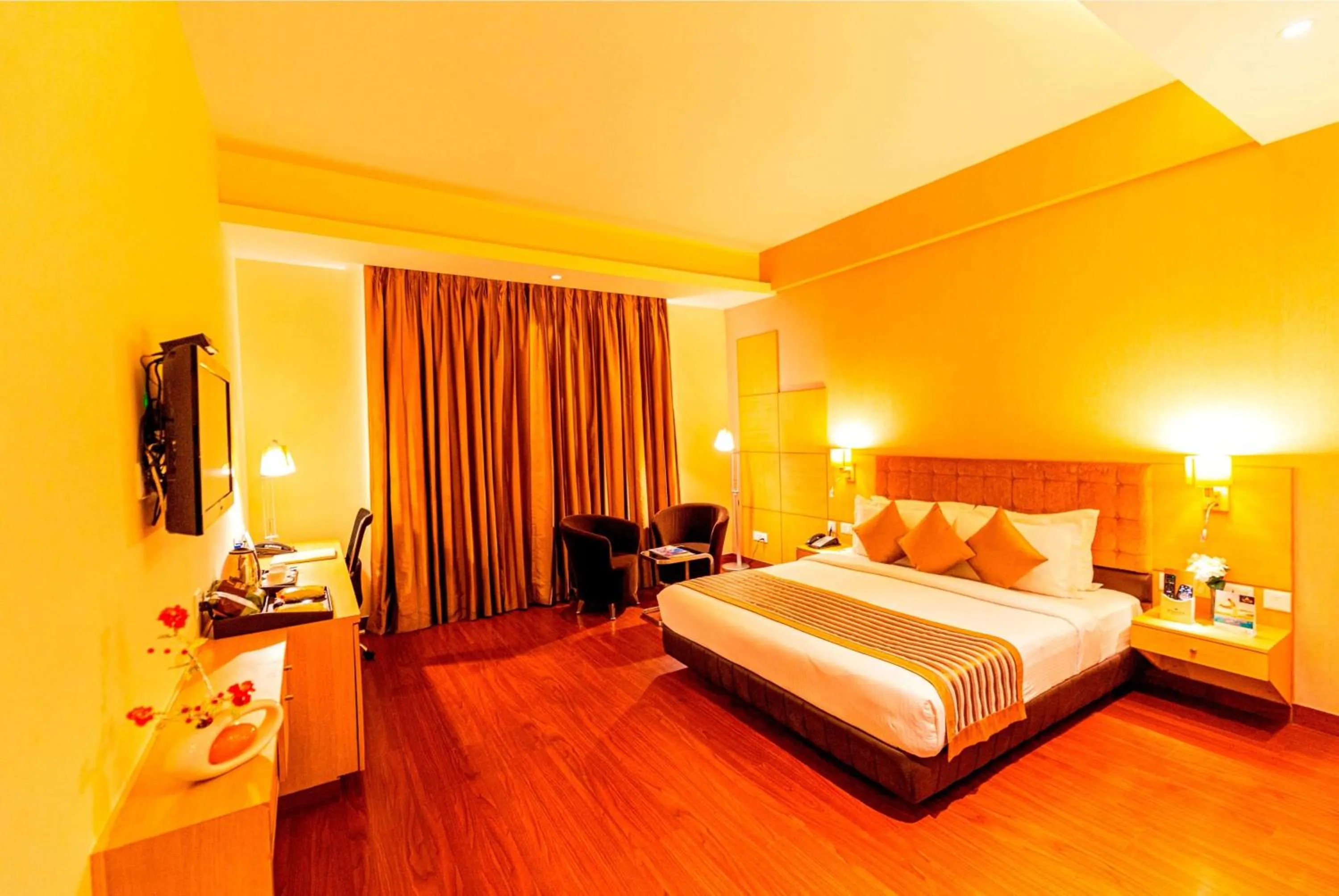 Photo of the whole room, Bed in Ramada Neemrana