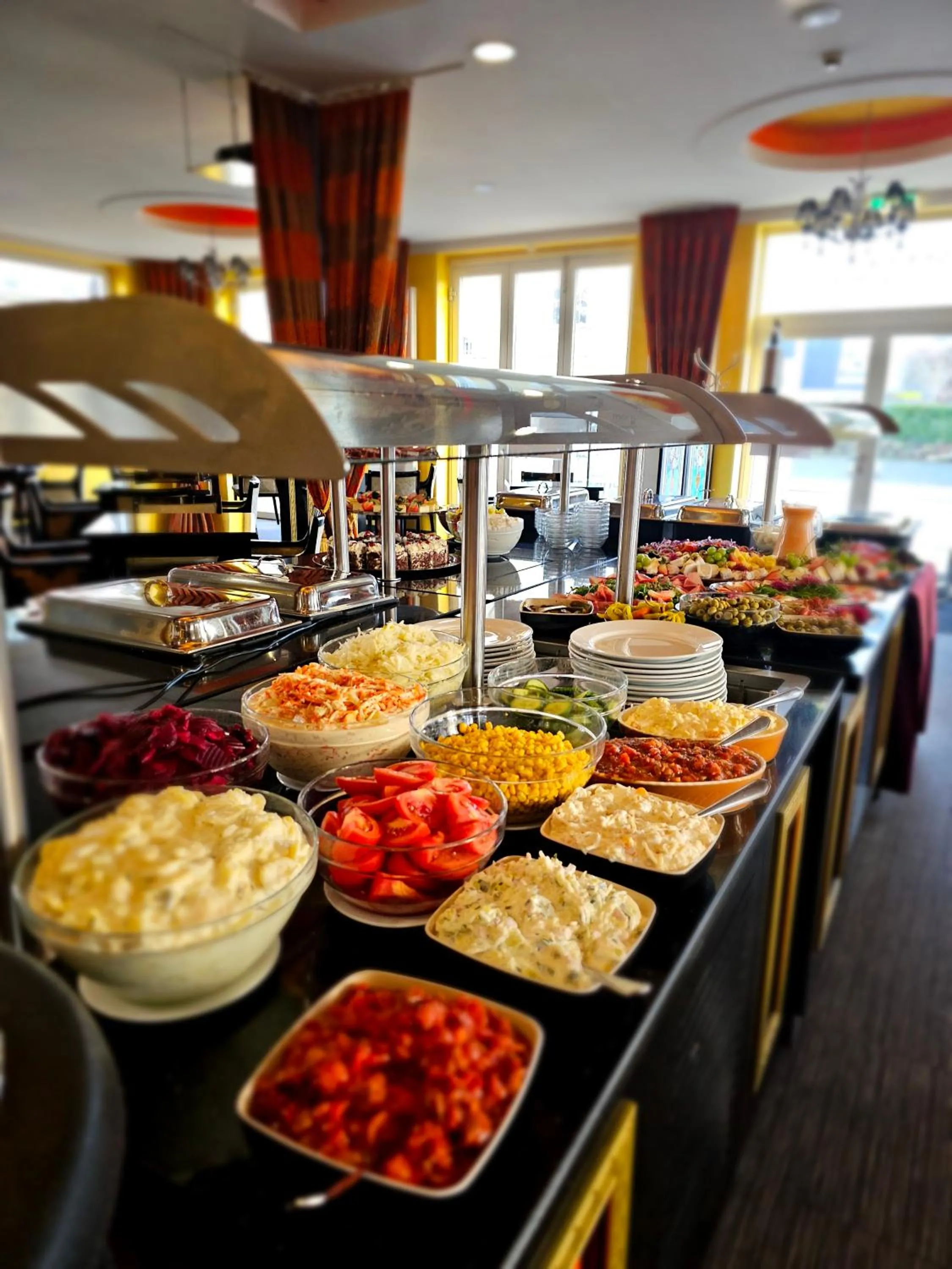 Restaurant/places to eat in Alexa Hotel