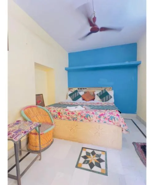 Bed in Hotel Neem Haveli