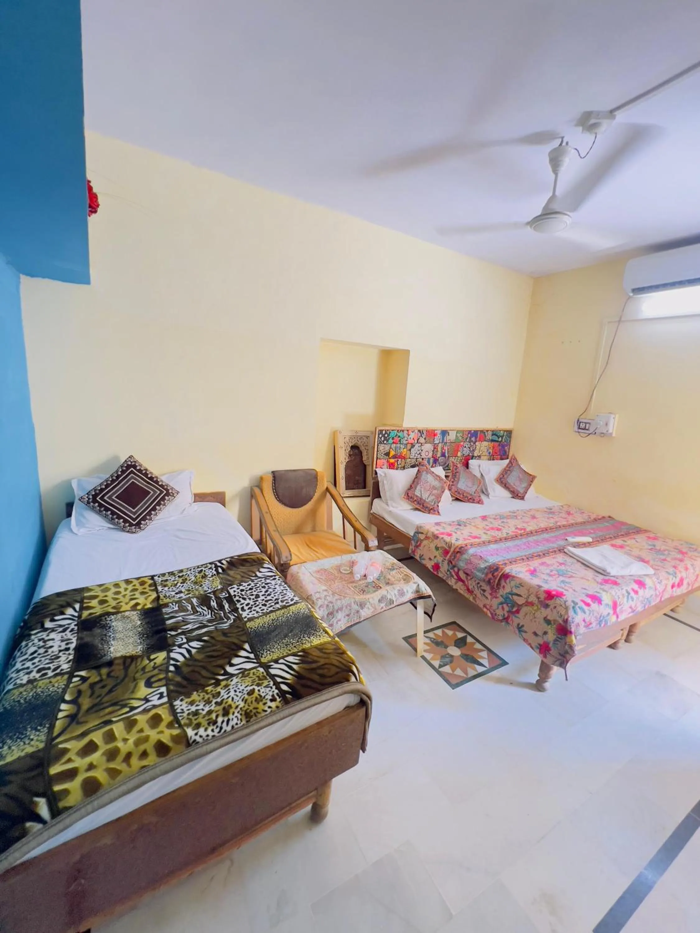 Bed in Hotel Neem Haveli