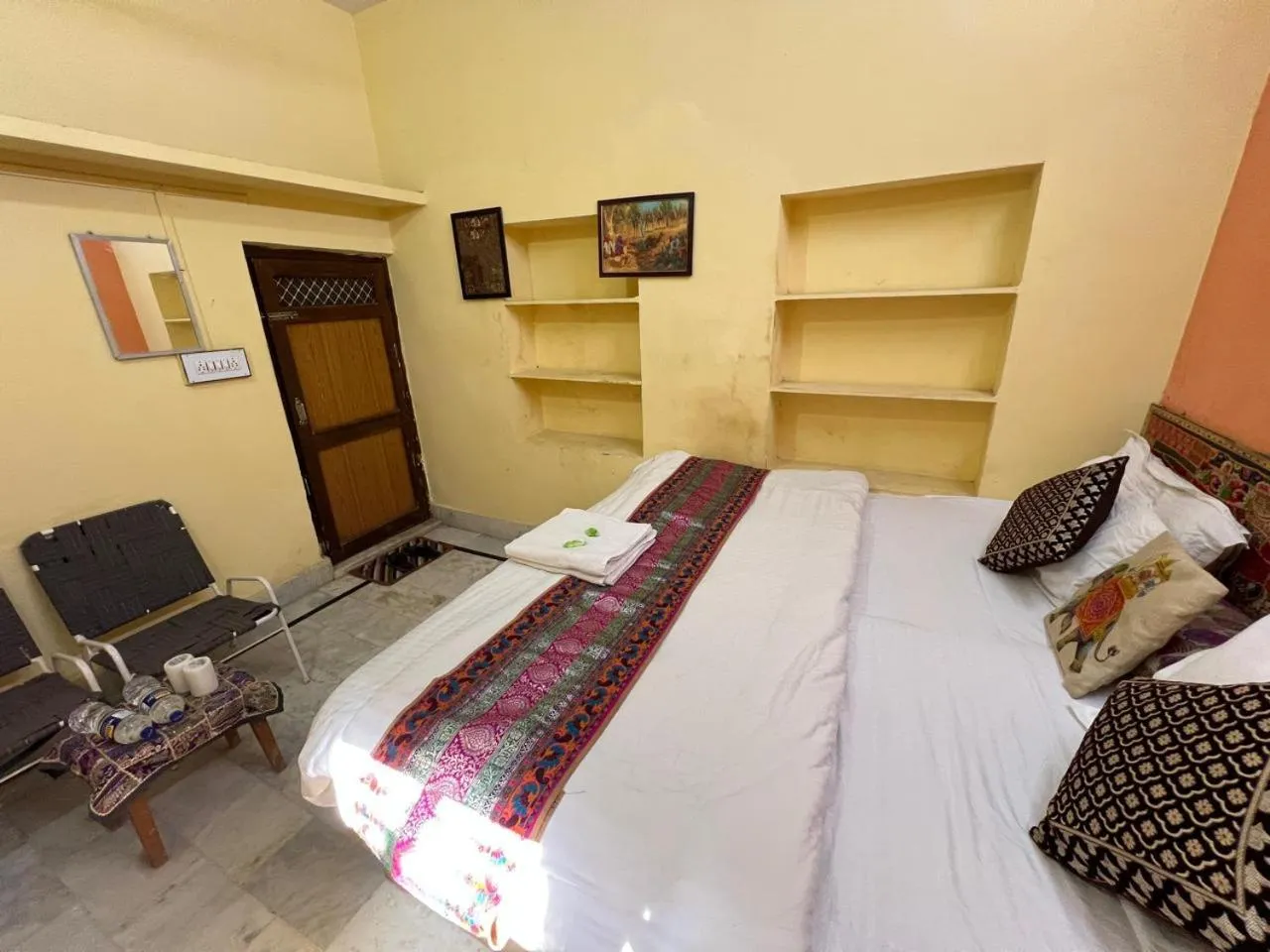 Bed in Hotel Neem Haveli