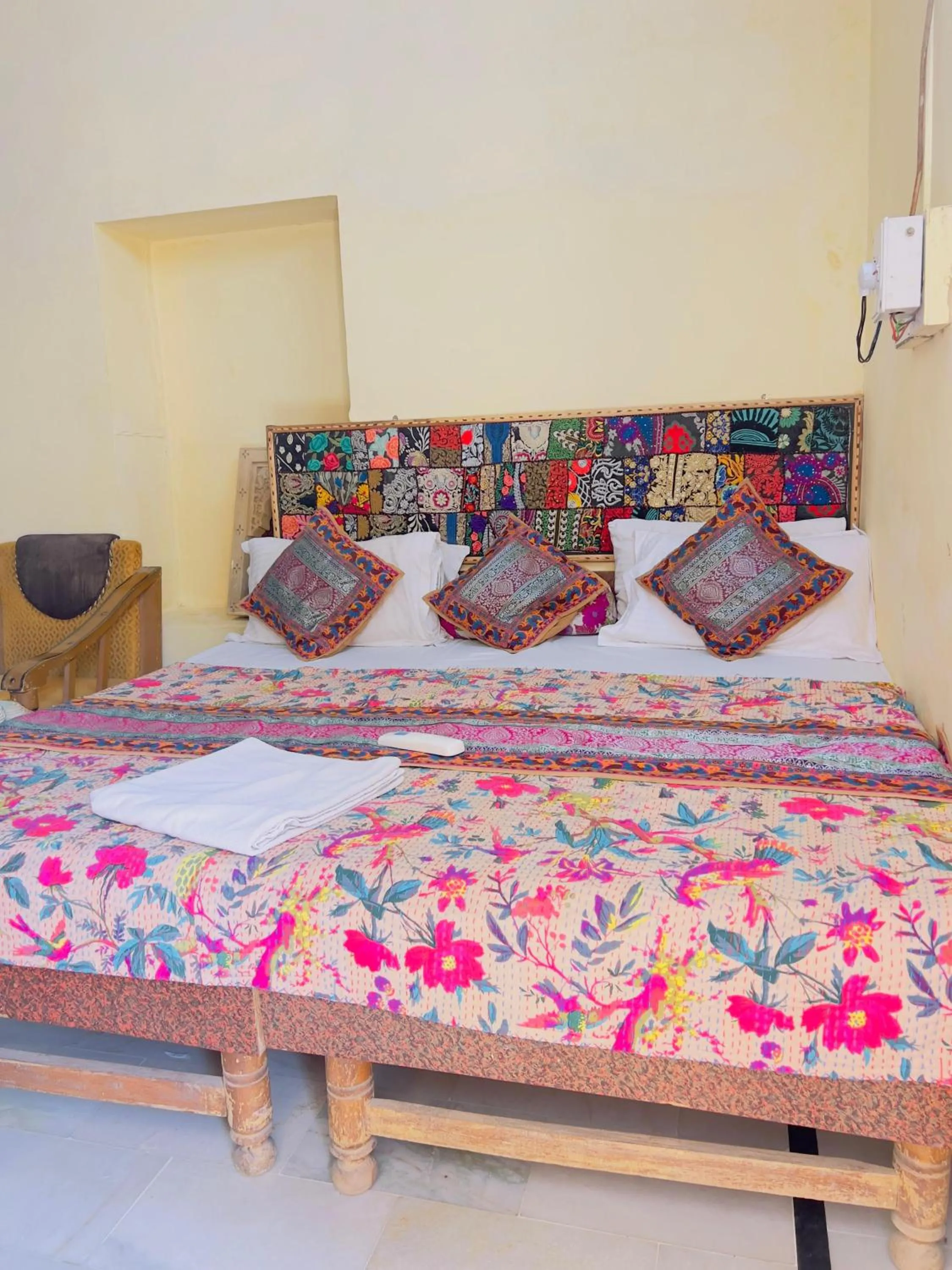 Bed in Hotel Neem Haveli