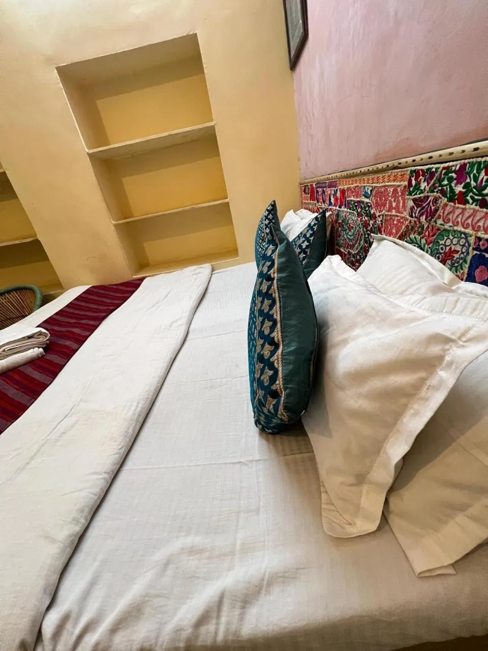 Bed in Hotel Neem Haveli