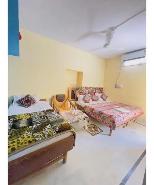 Bed in Hotel Neem Haveli