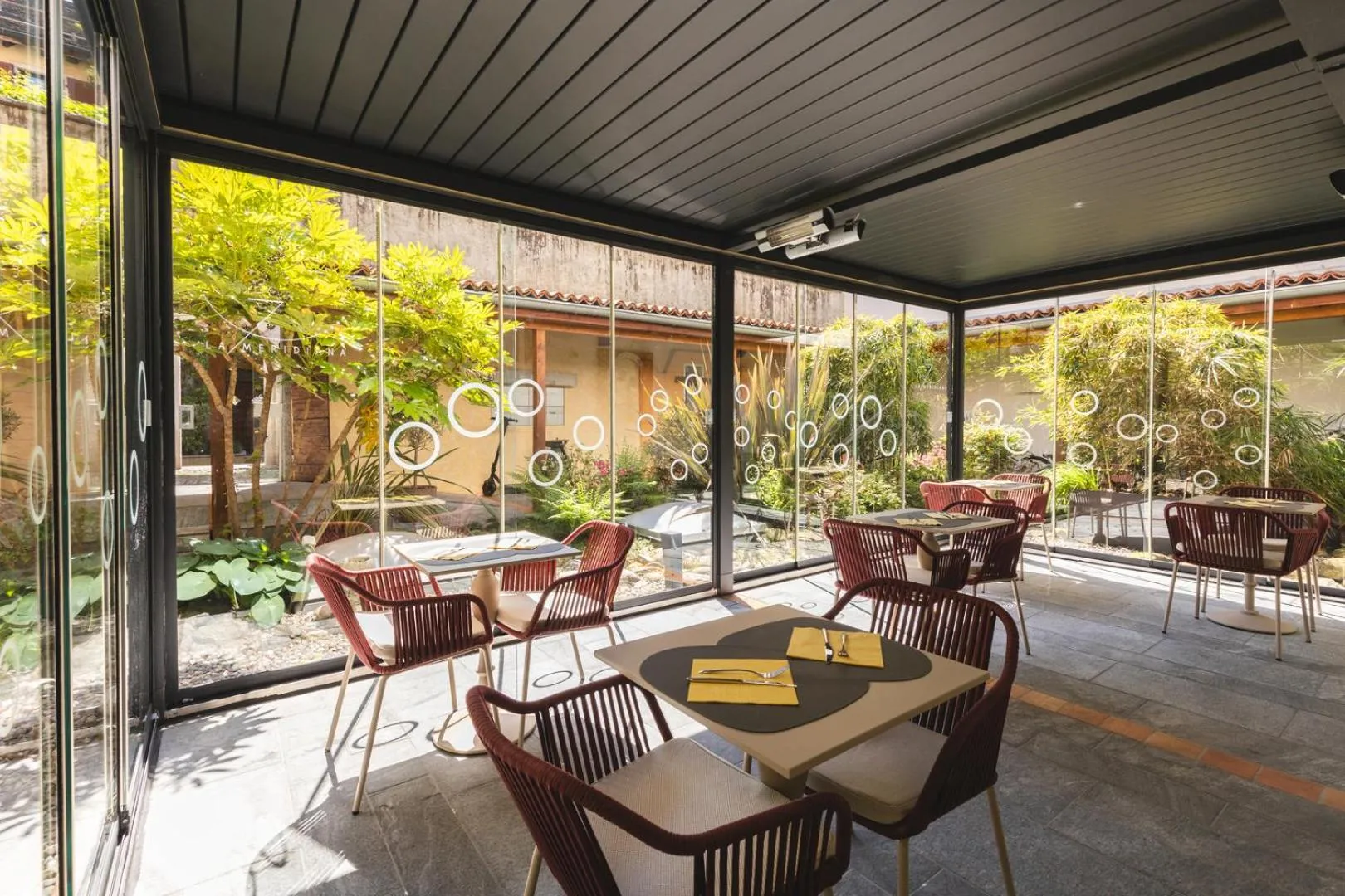 Patio in Hotel la Meridiana, Lake & SPA