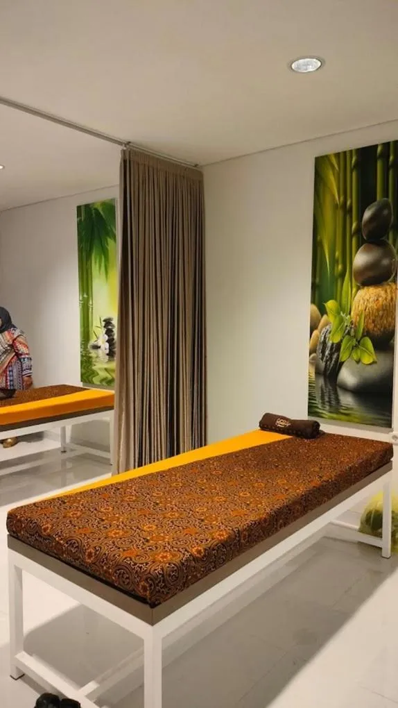 Spa and wellness centre/facilities in Cozzy Stay Hotel Semarang by Sinergi
