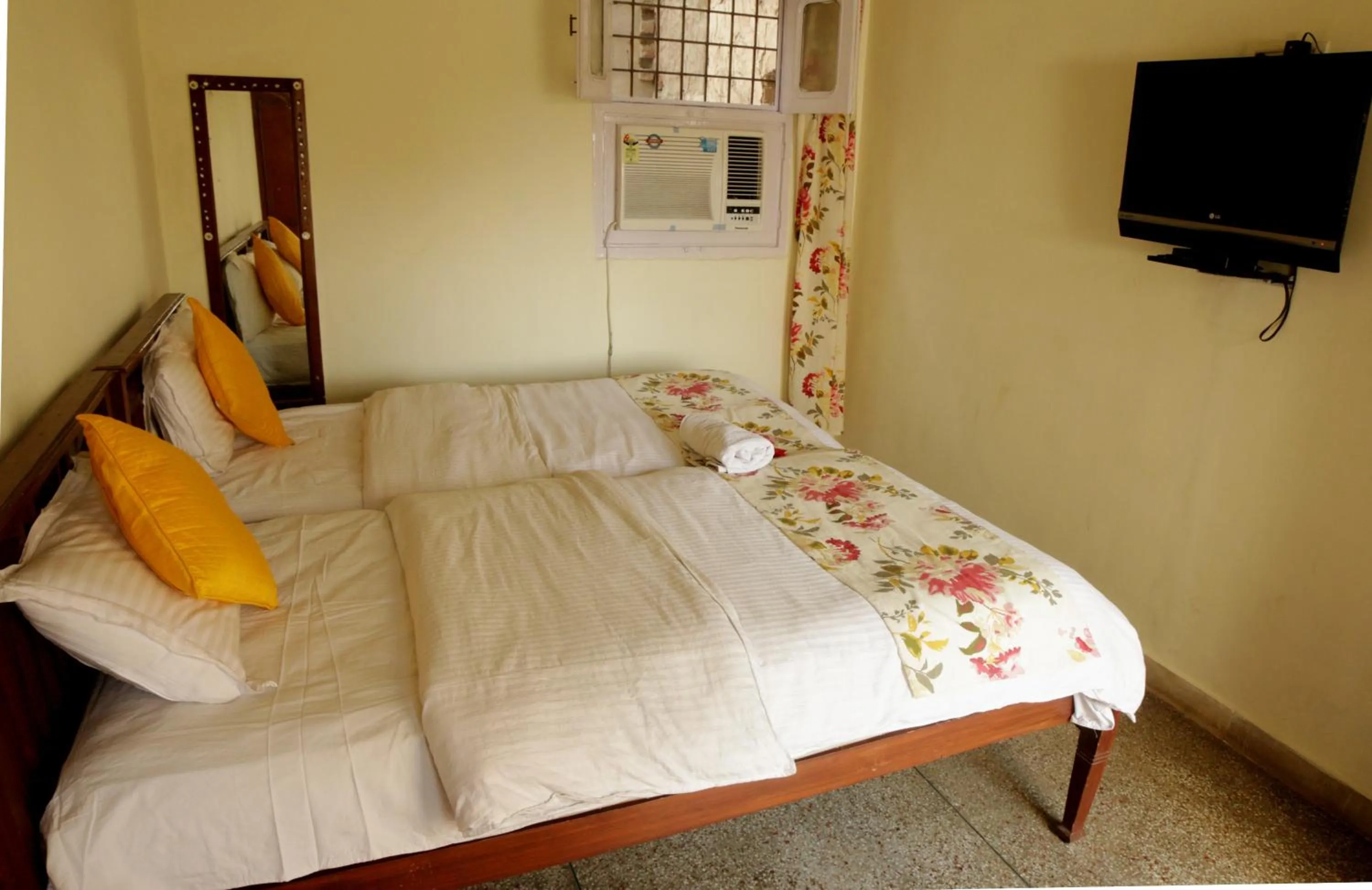 Photo of the whole room, Bed in Sneh Deep Guest House
