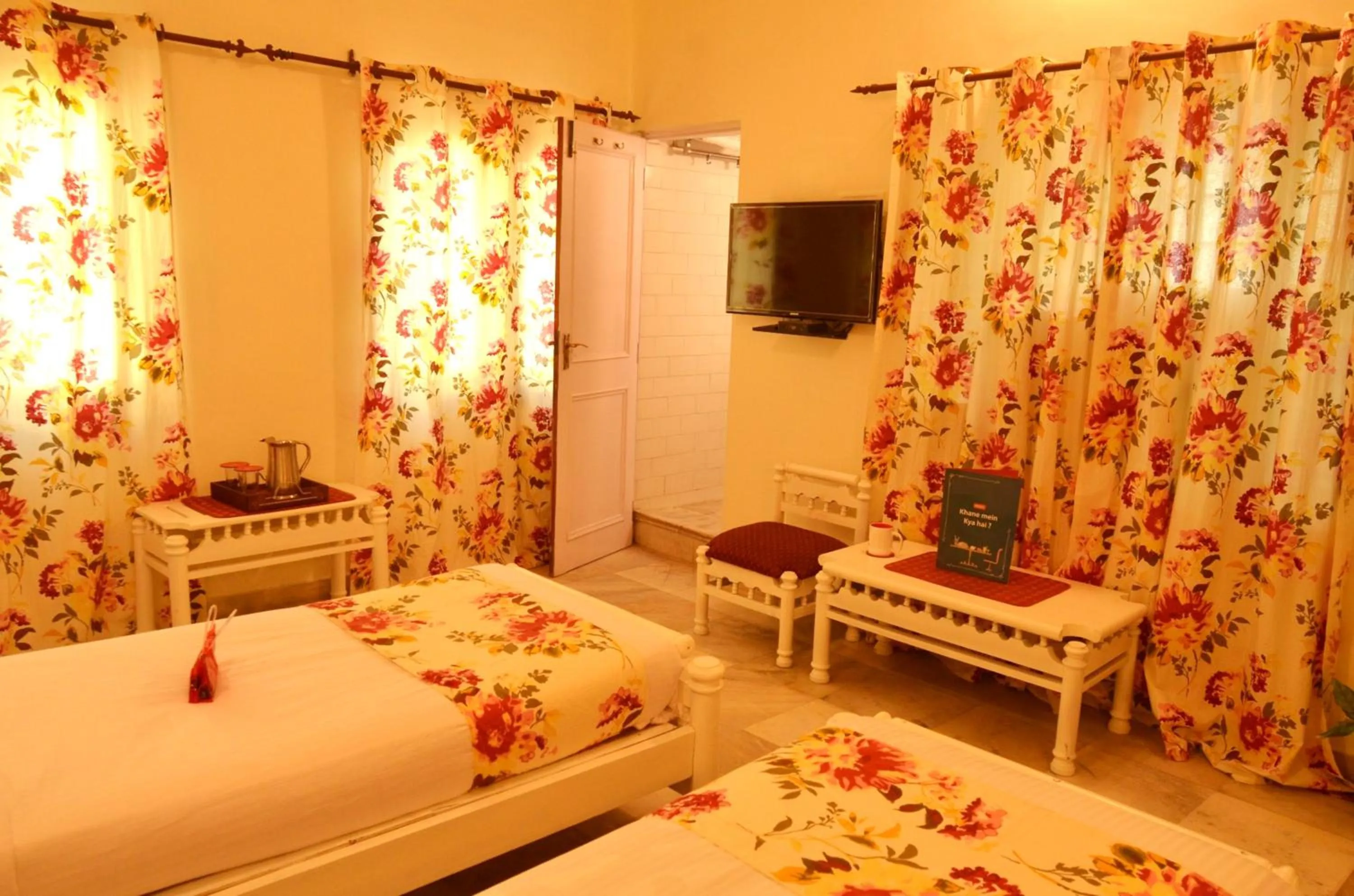 Living room, Bed in Sneh Deep Guest House