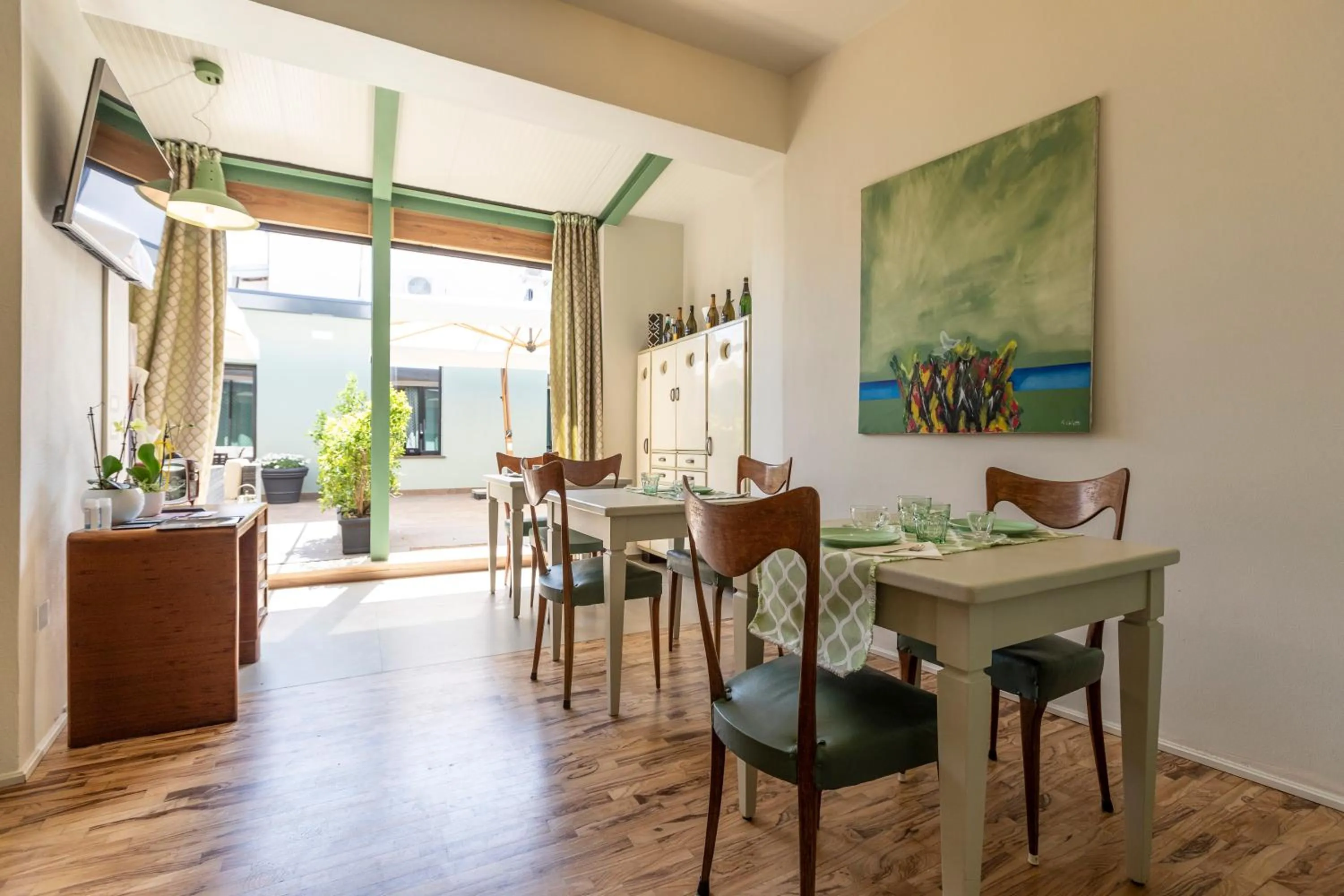 Communal lounge/ TV room in Le Stagioni Luxury Suite