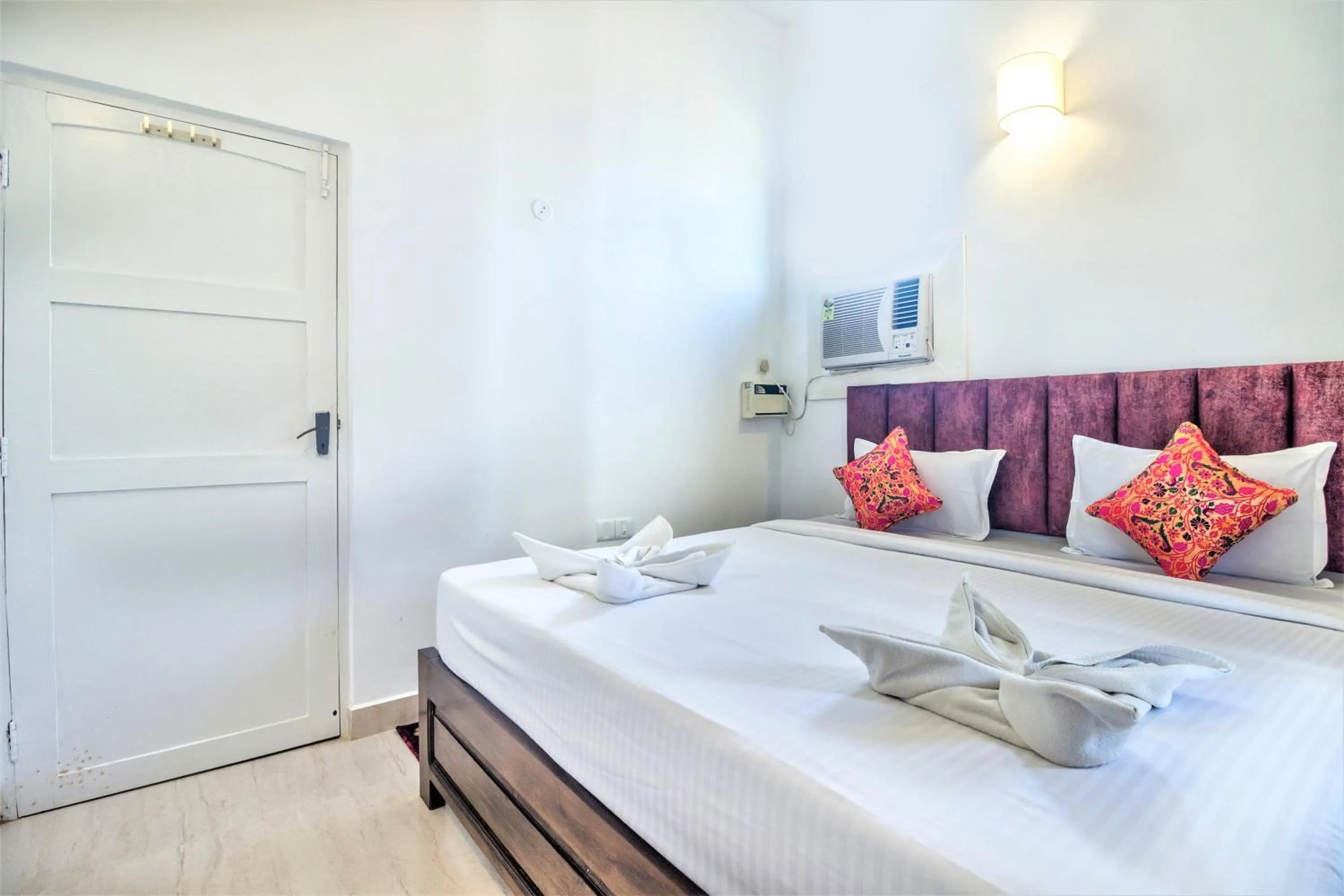 Kitchen or kitchenette, Bed in Santa Monica Resort - Calangute
