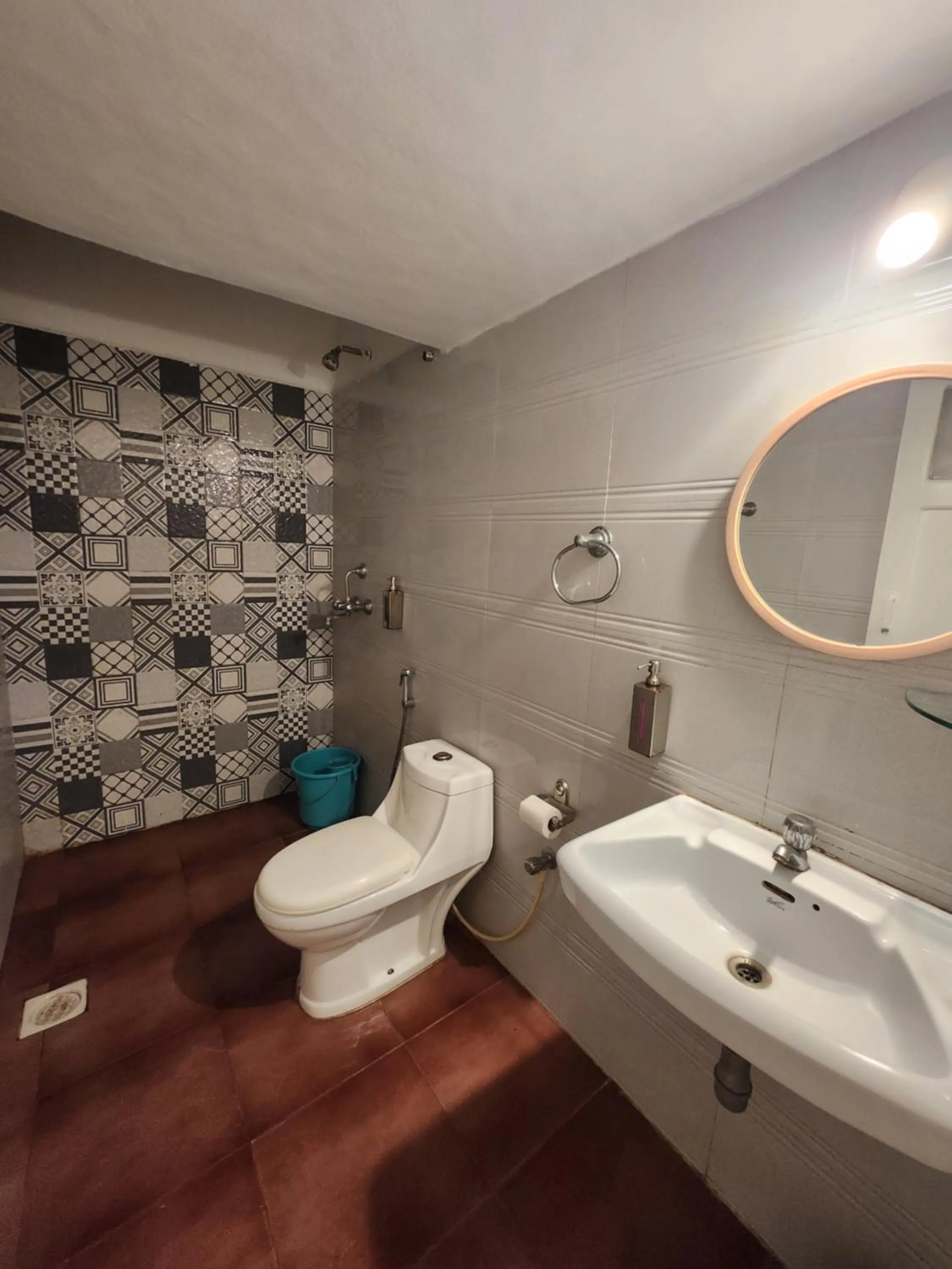 Bathroom in Santa Monica Resort - Calangute