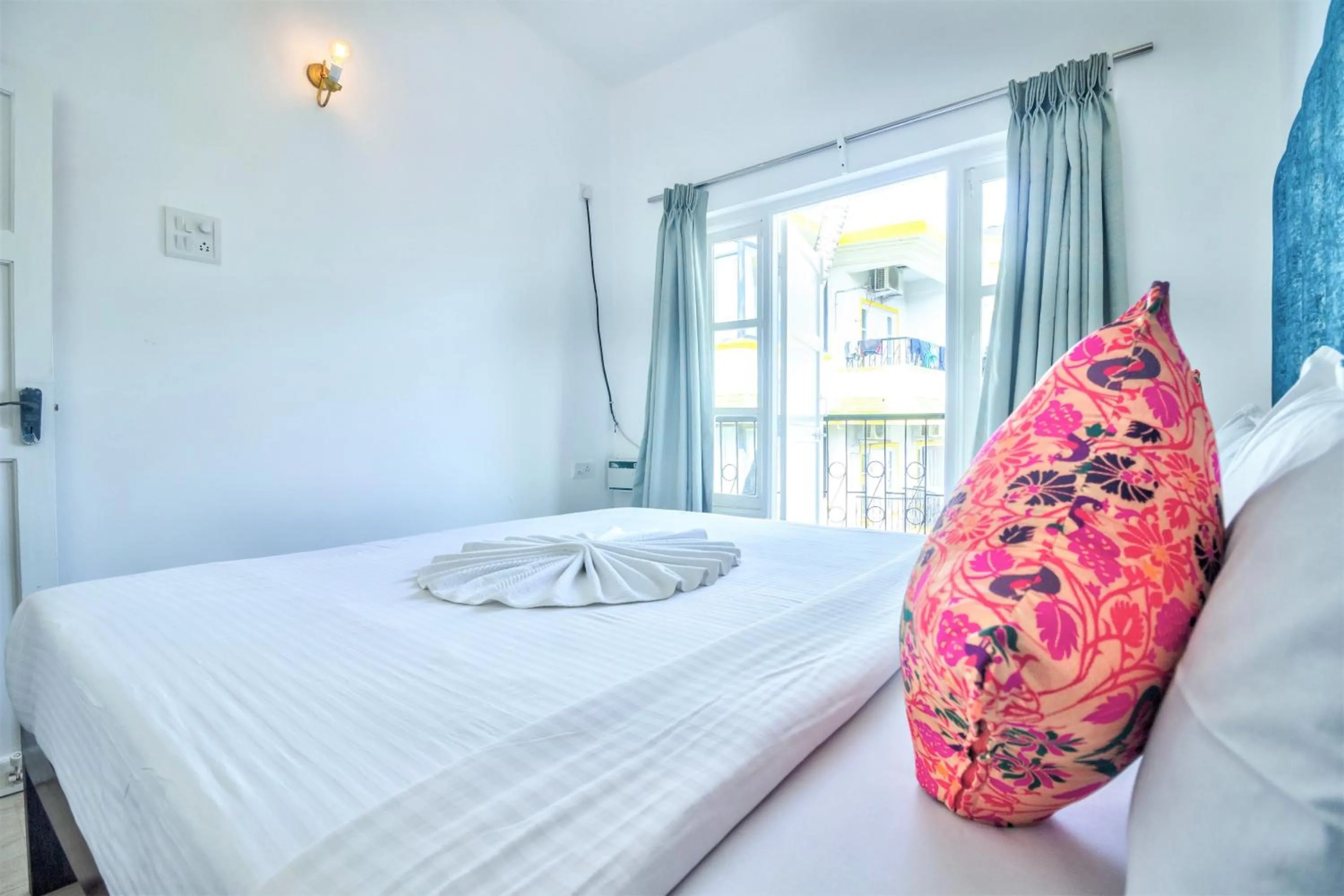 Balcony/Terrace, Bed in Santa Monica Resort - Calangute