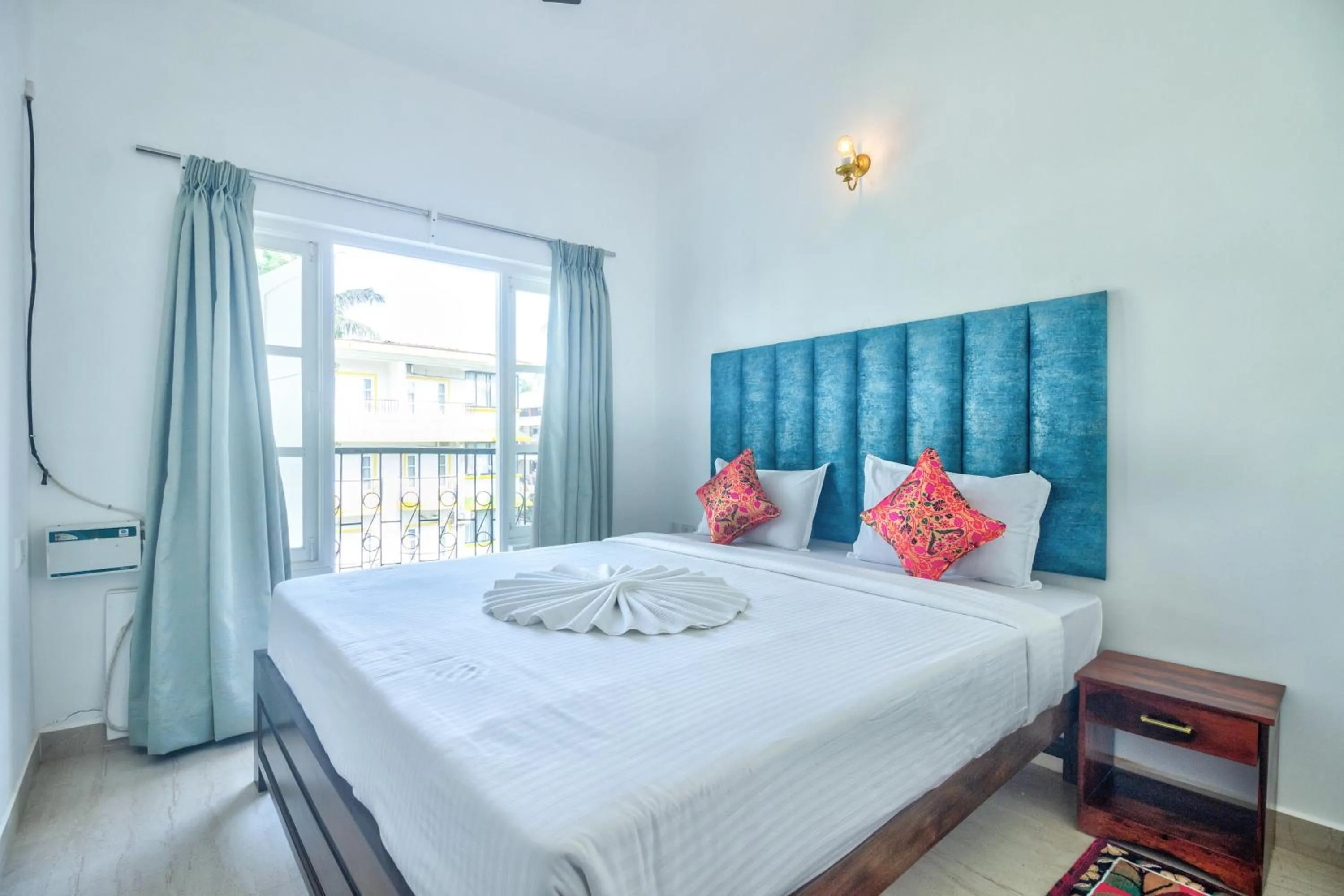 Bedroom, Bed in Santa Monica Resort - Calangute