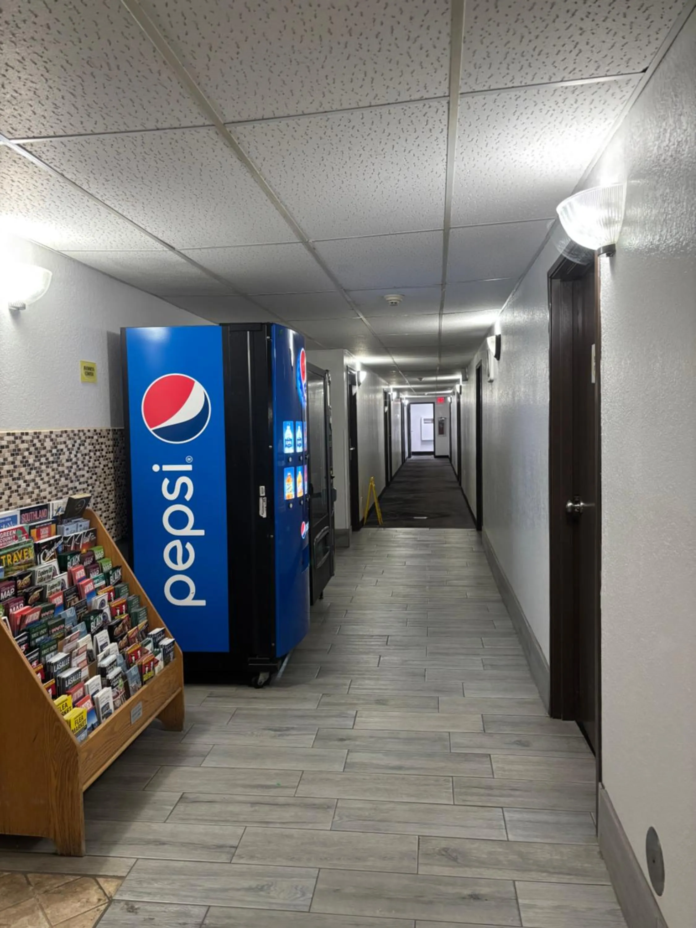 Lobby or reception in Super 8 by Wyndham Mundelein/Libertyville Area