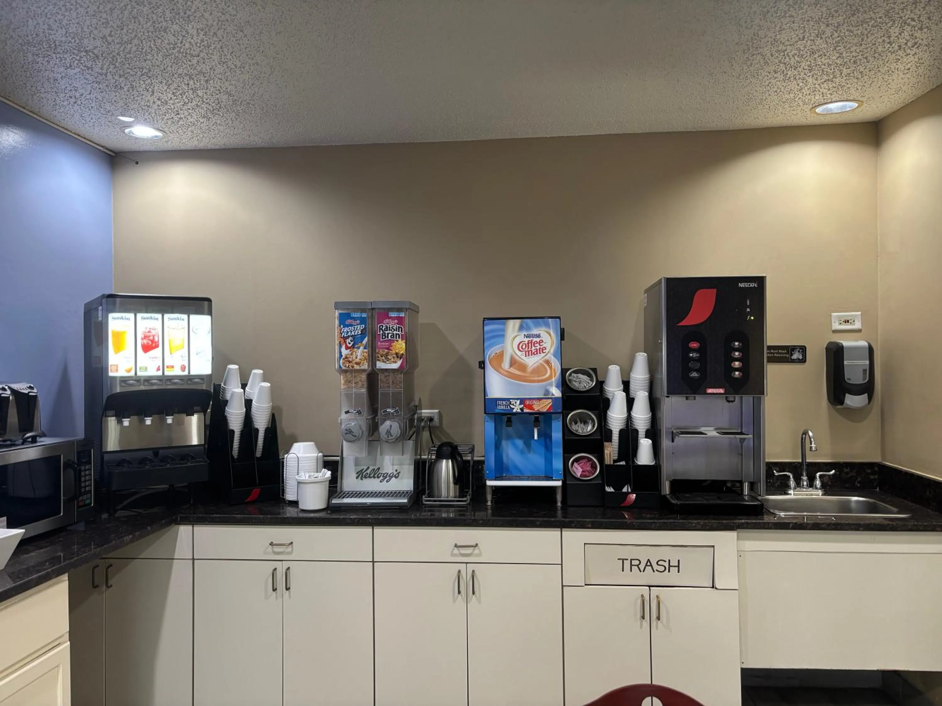 Breakfast in Super 8 by Wyndham Mundelein/Libertyville Area