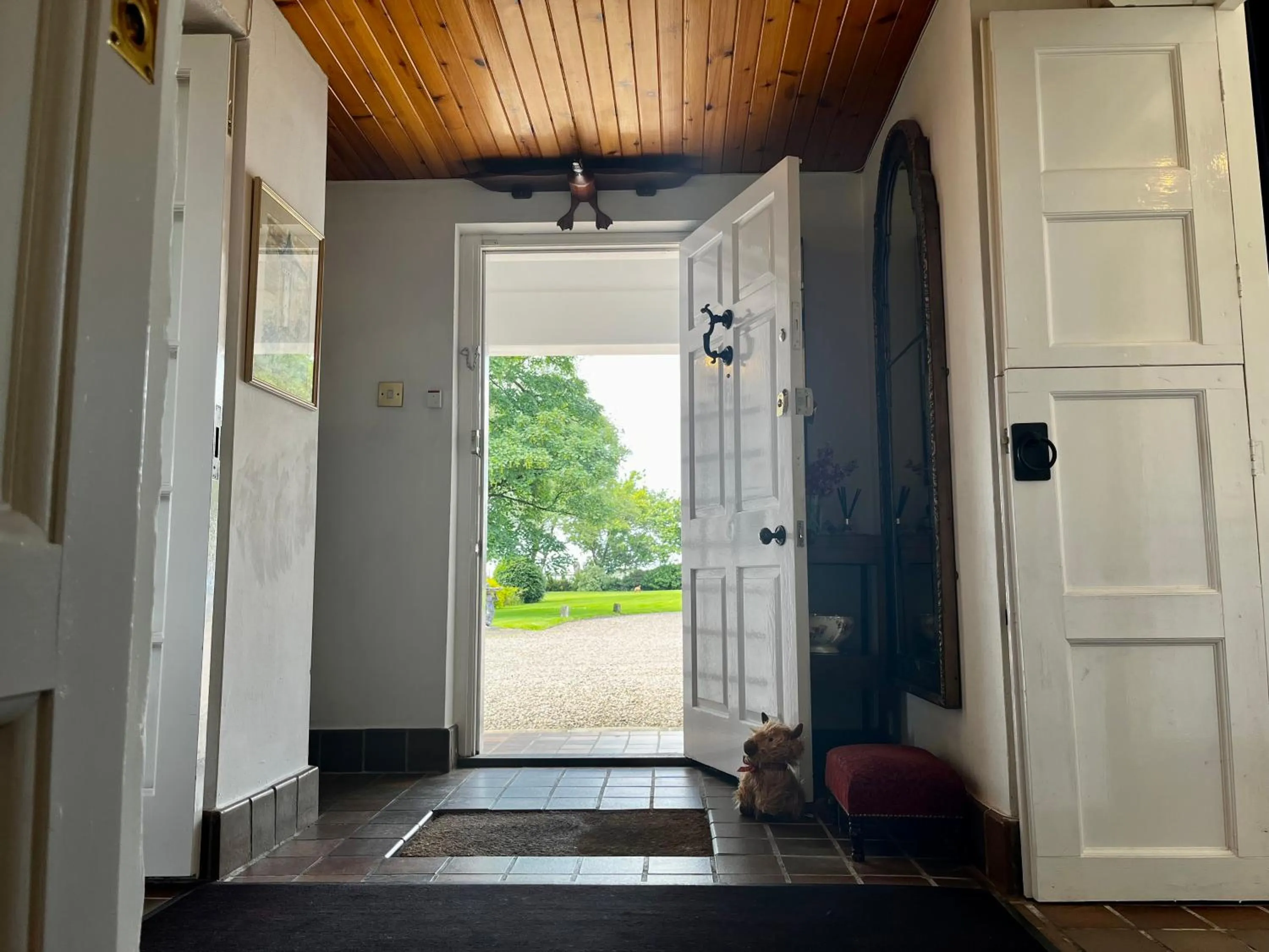 Facade/entrance in Whitehouse