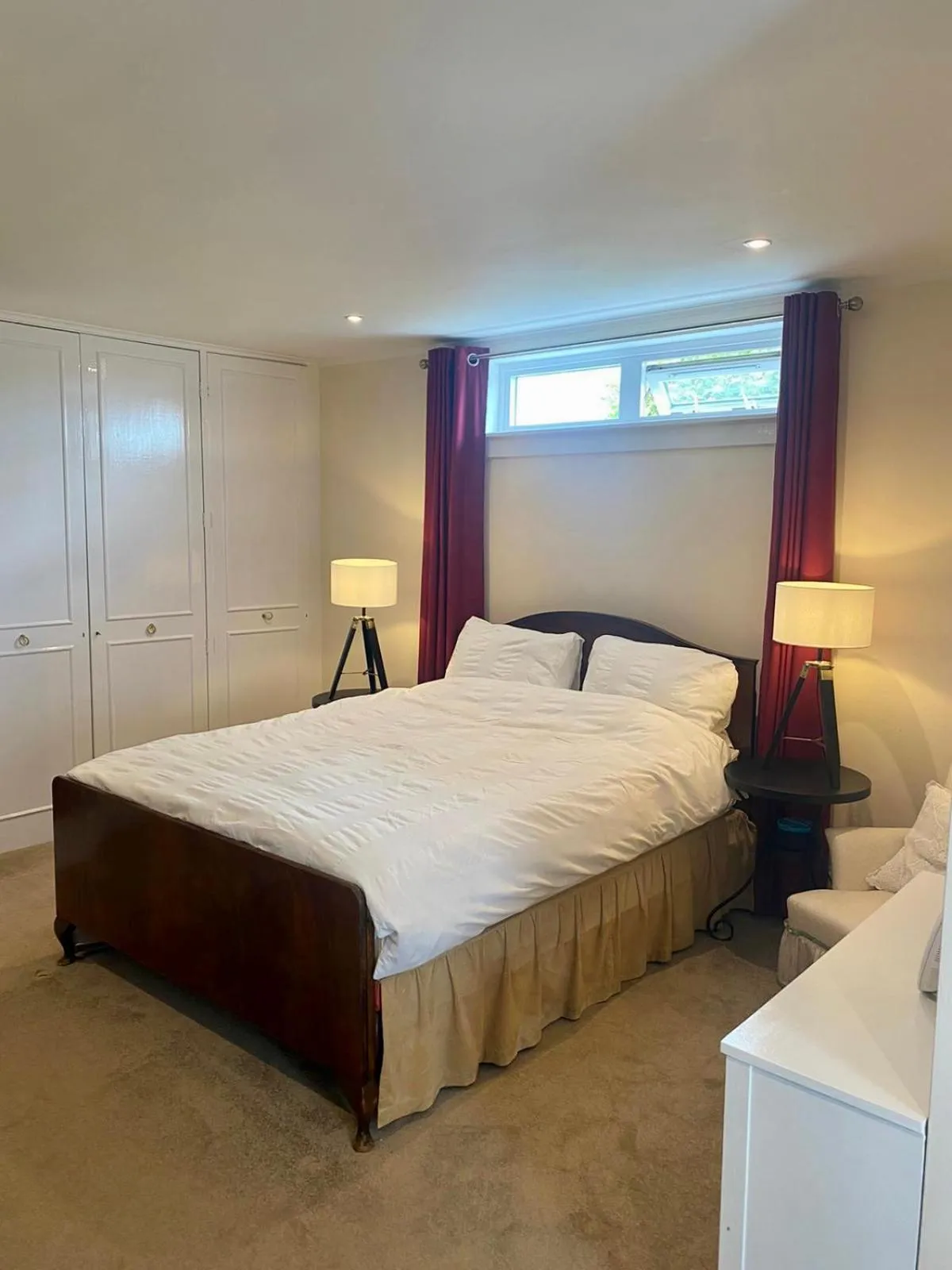 Bedroom, Bed in Whitehouse