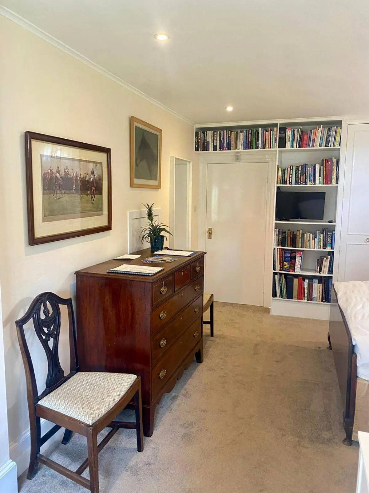 Bedroom in Whitehouse