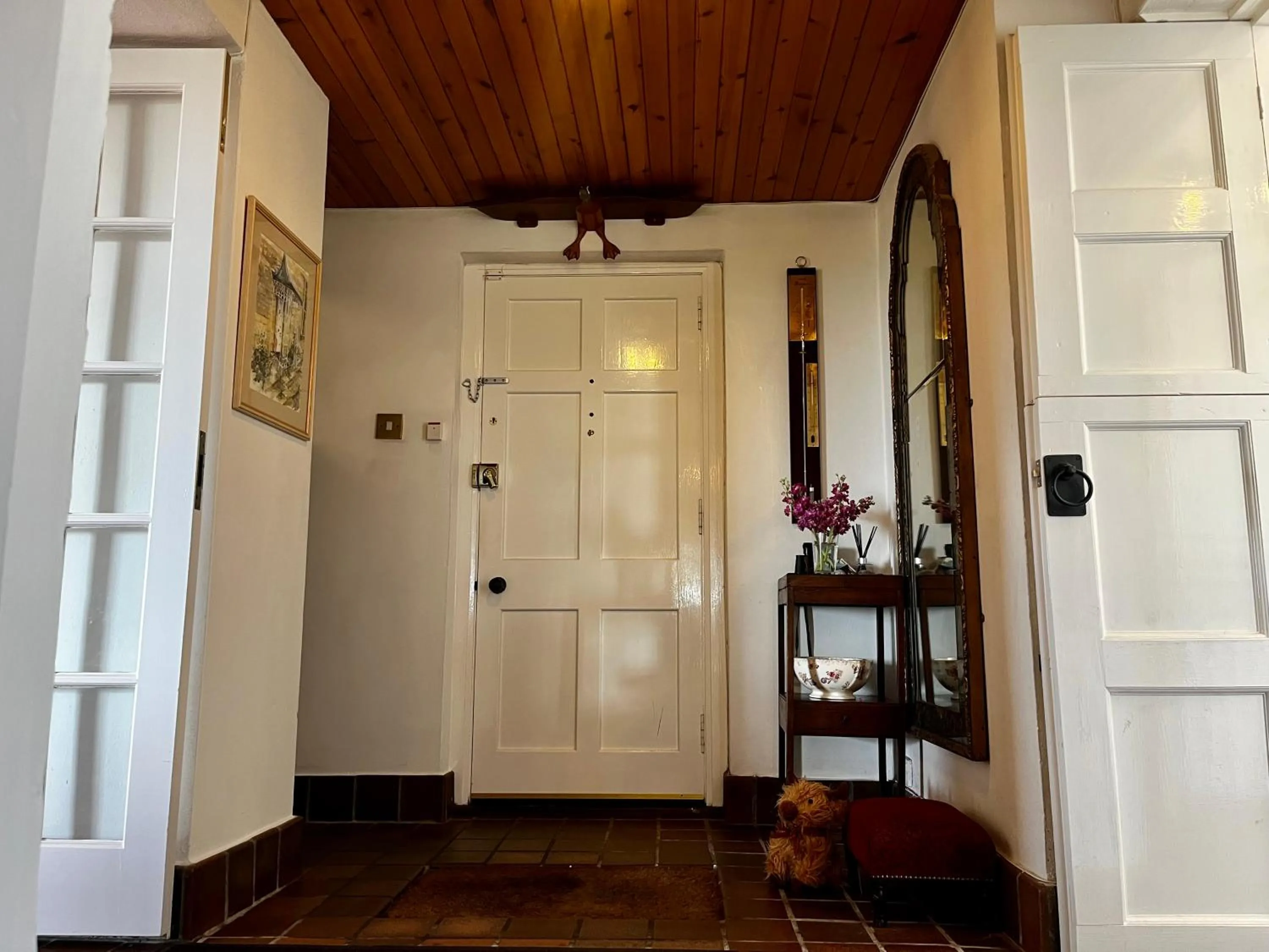 Facade/entrance in Whitehouse