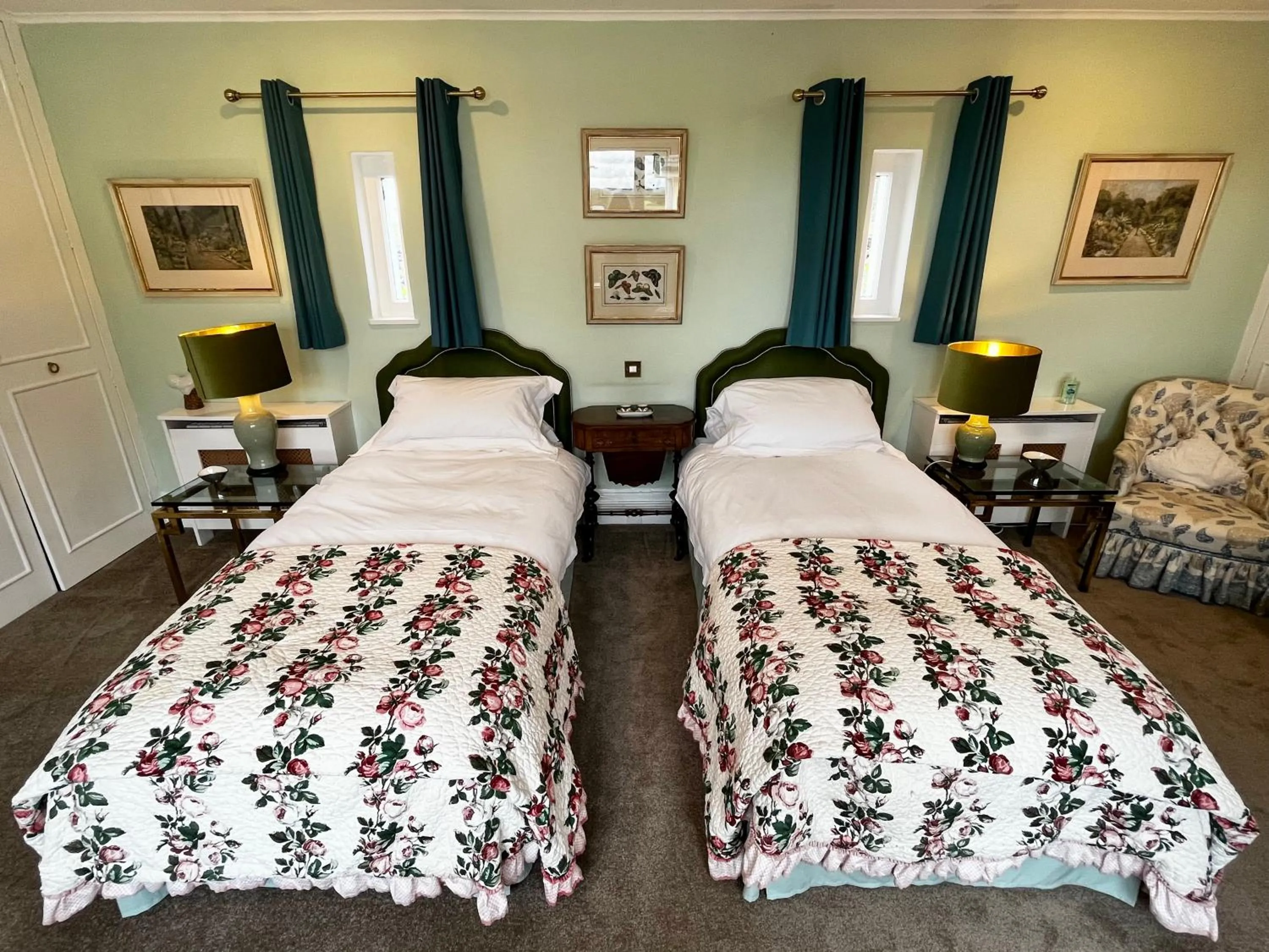 Bedroom, Bed in Whitehouse