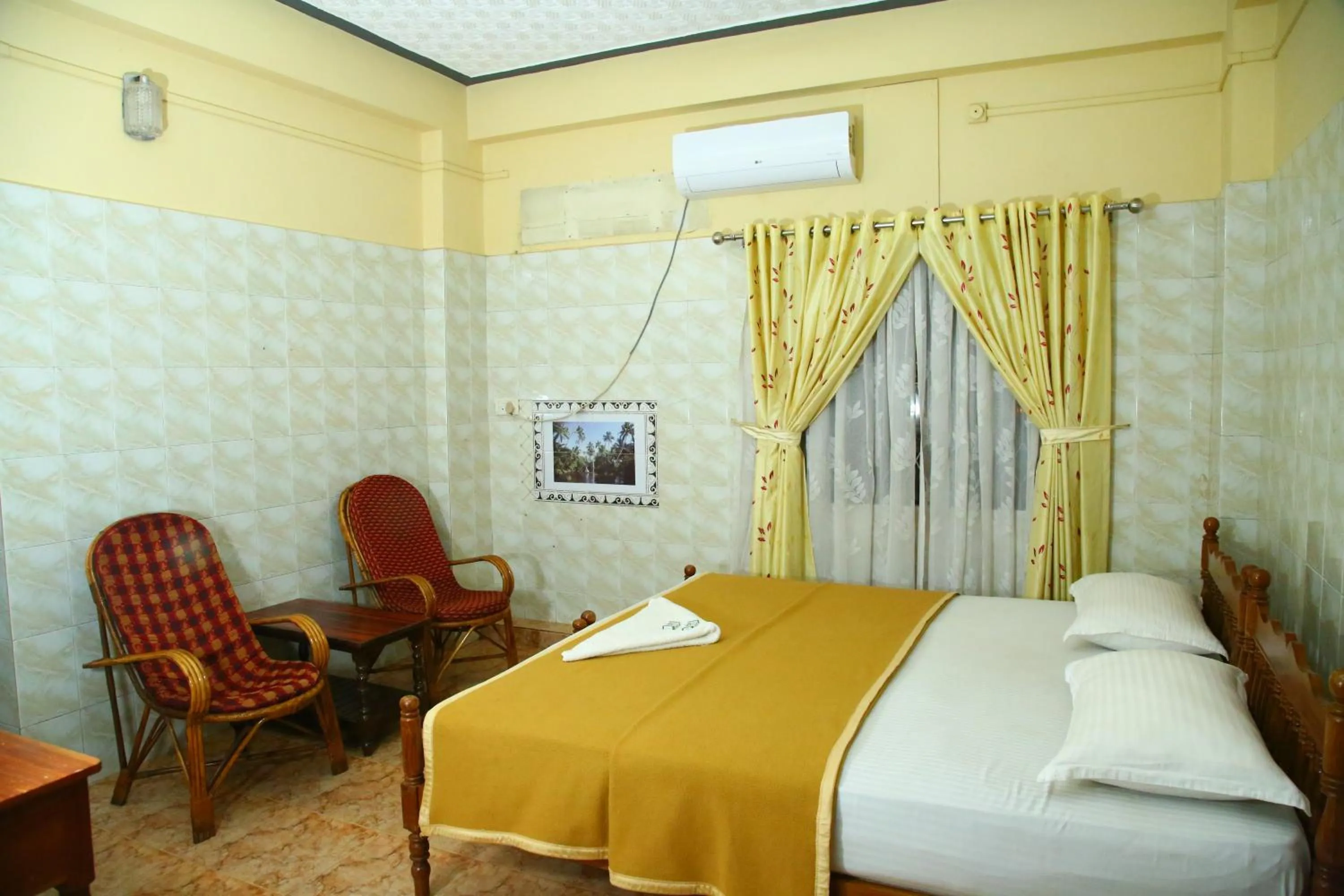 Bed in Lake Palace Family Resort Kumarakom