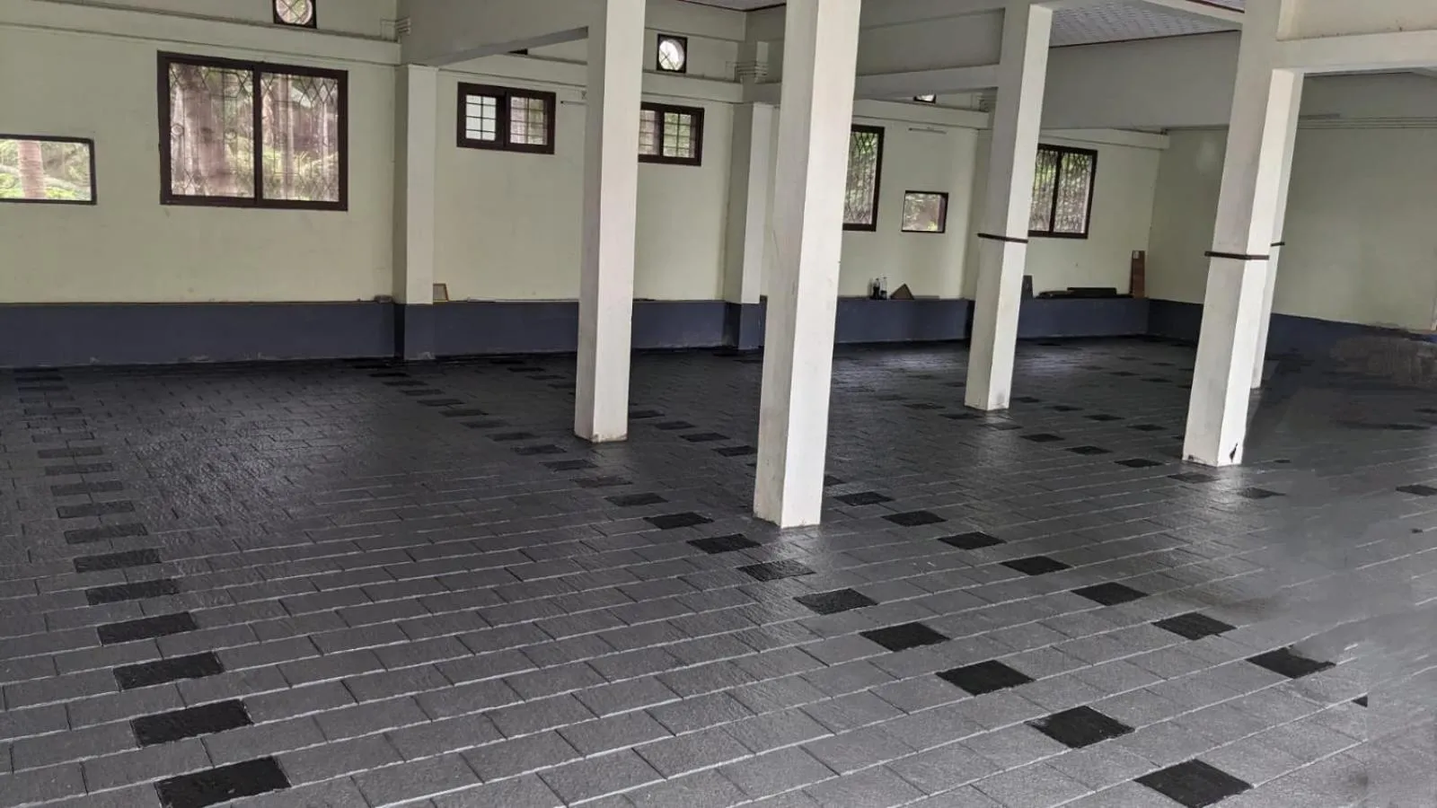 Parking in Lake Palace Family Resort Kumarakom