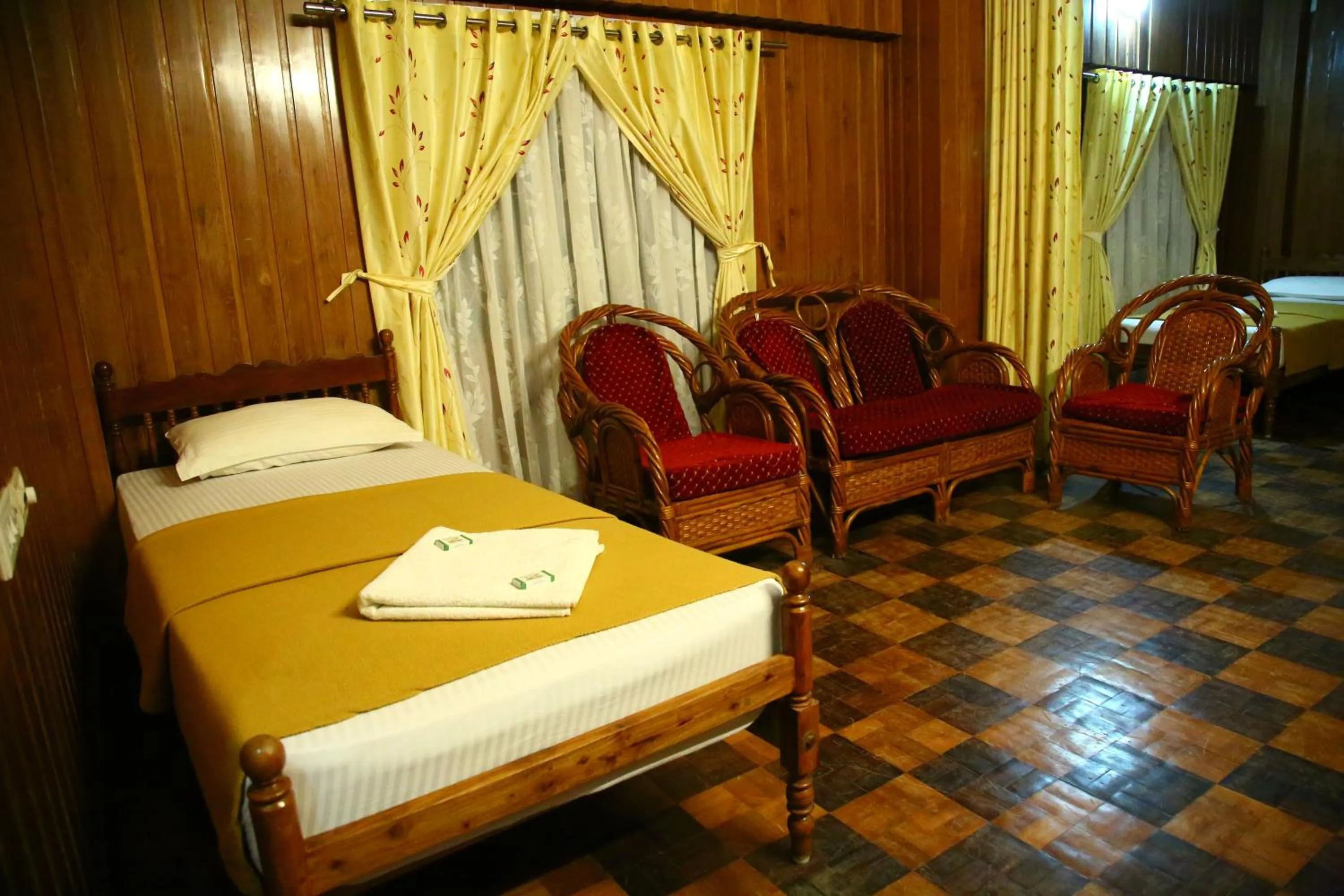 Bed in Lake Palace Family Resort Kumarakom