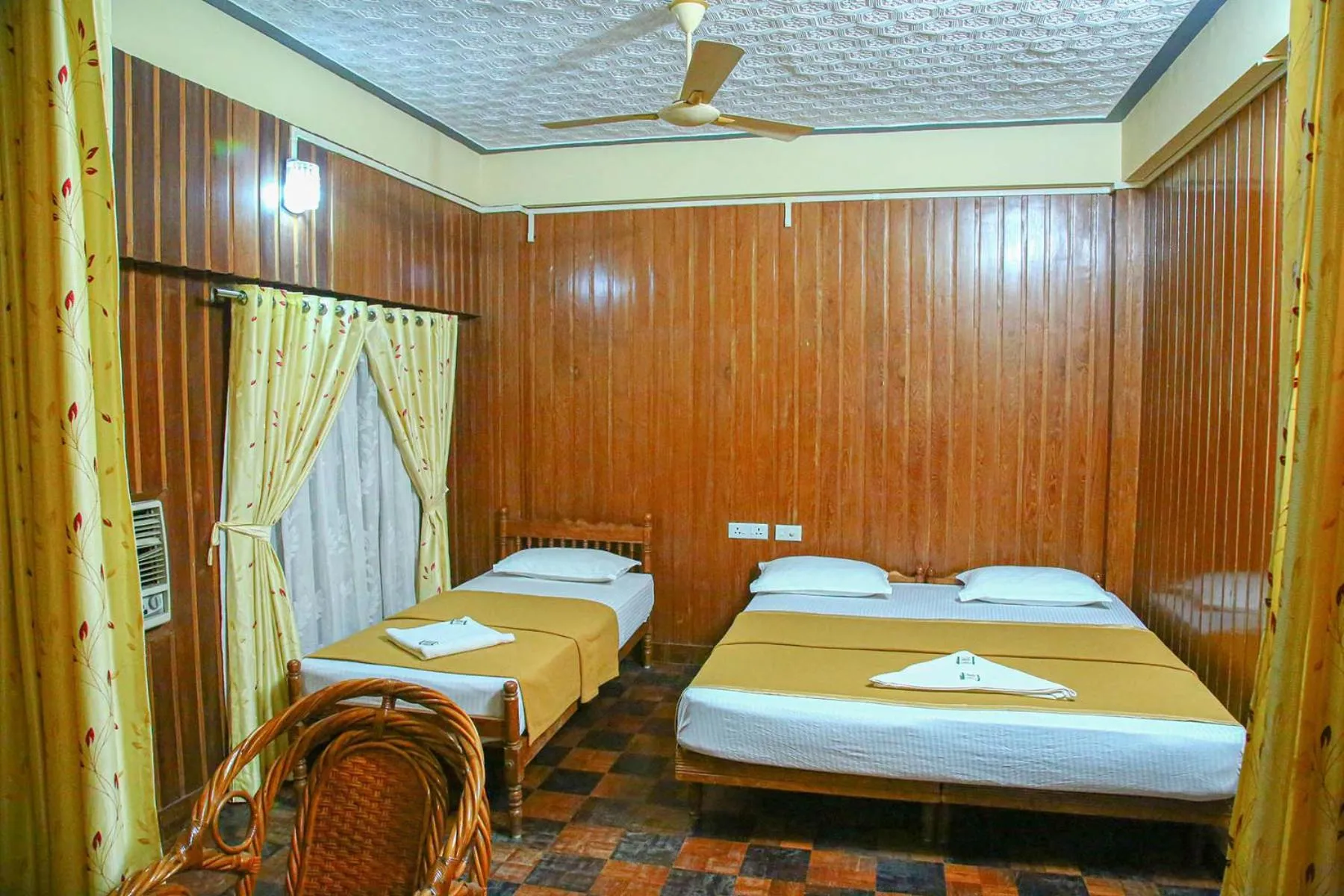 Bed in Lake Palace Family Resort Kumarakom