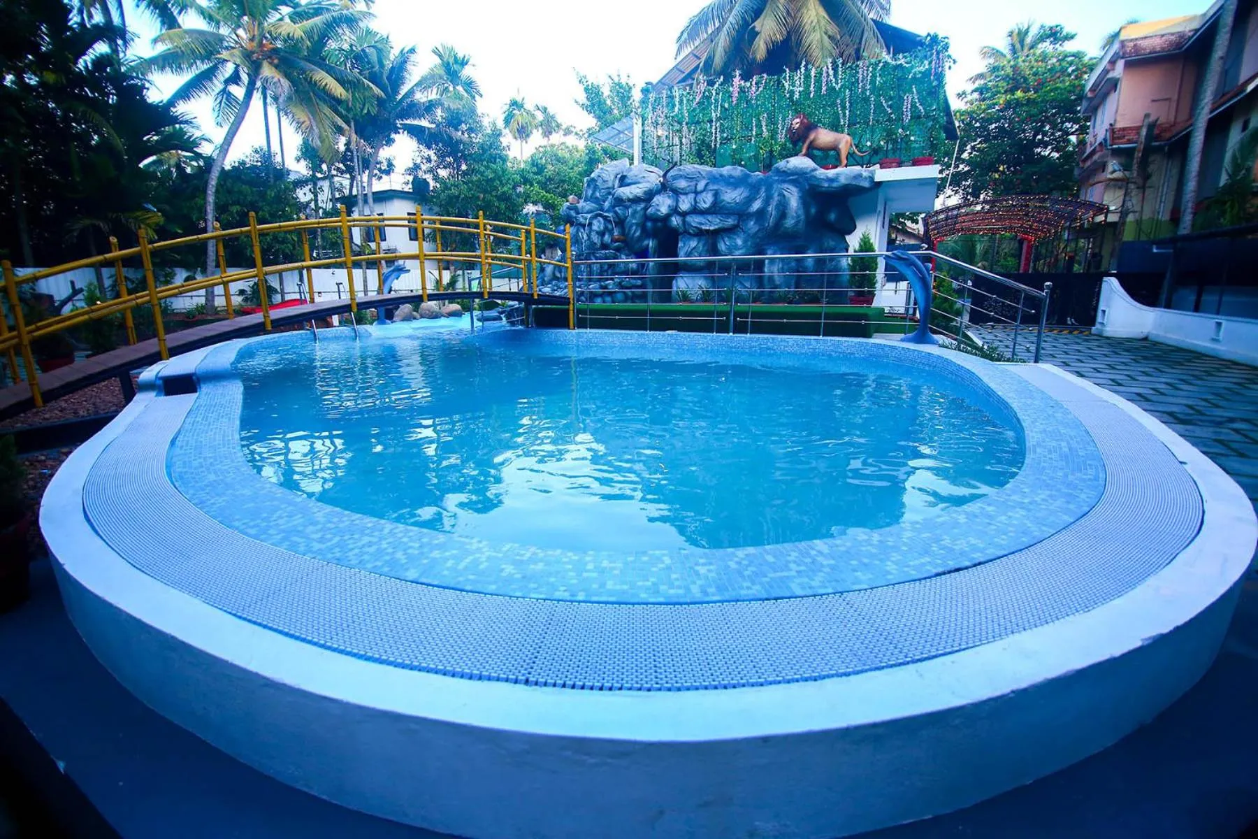 Day in Lake Palace Family Resort Kumarakom