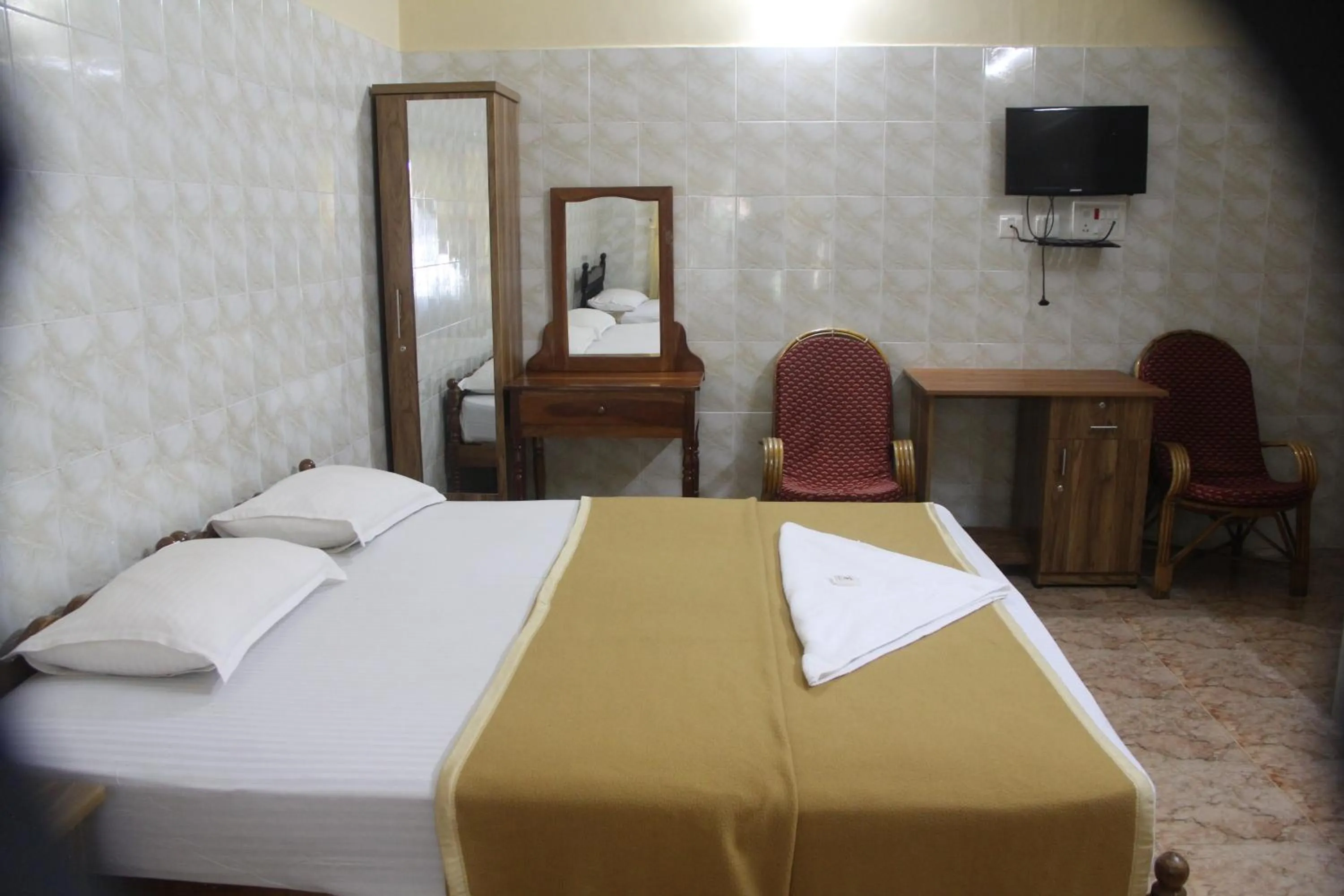 Bed in Lake Palace Family Resort Kumarakom