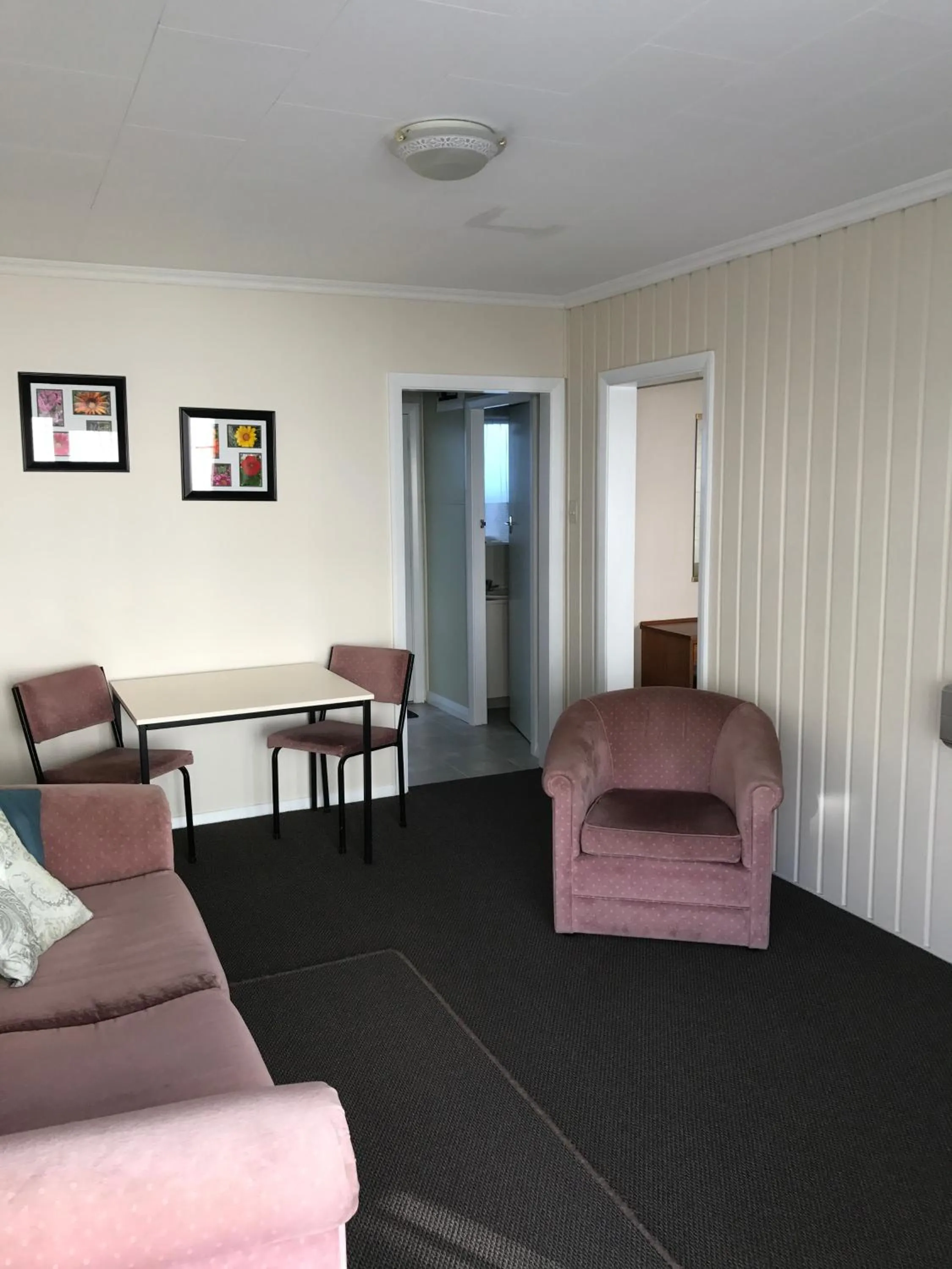 Lounge or bar in Picton House B&B and Motel