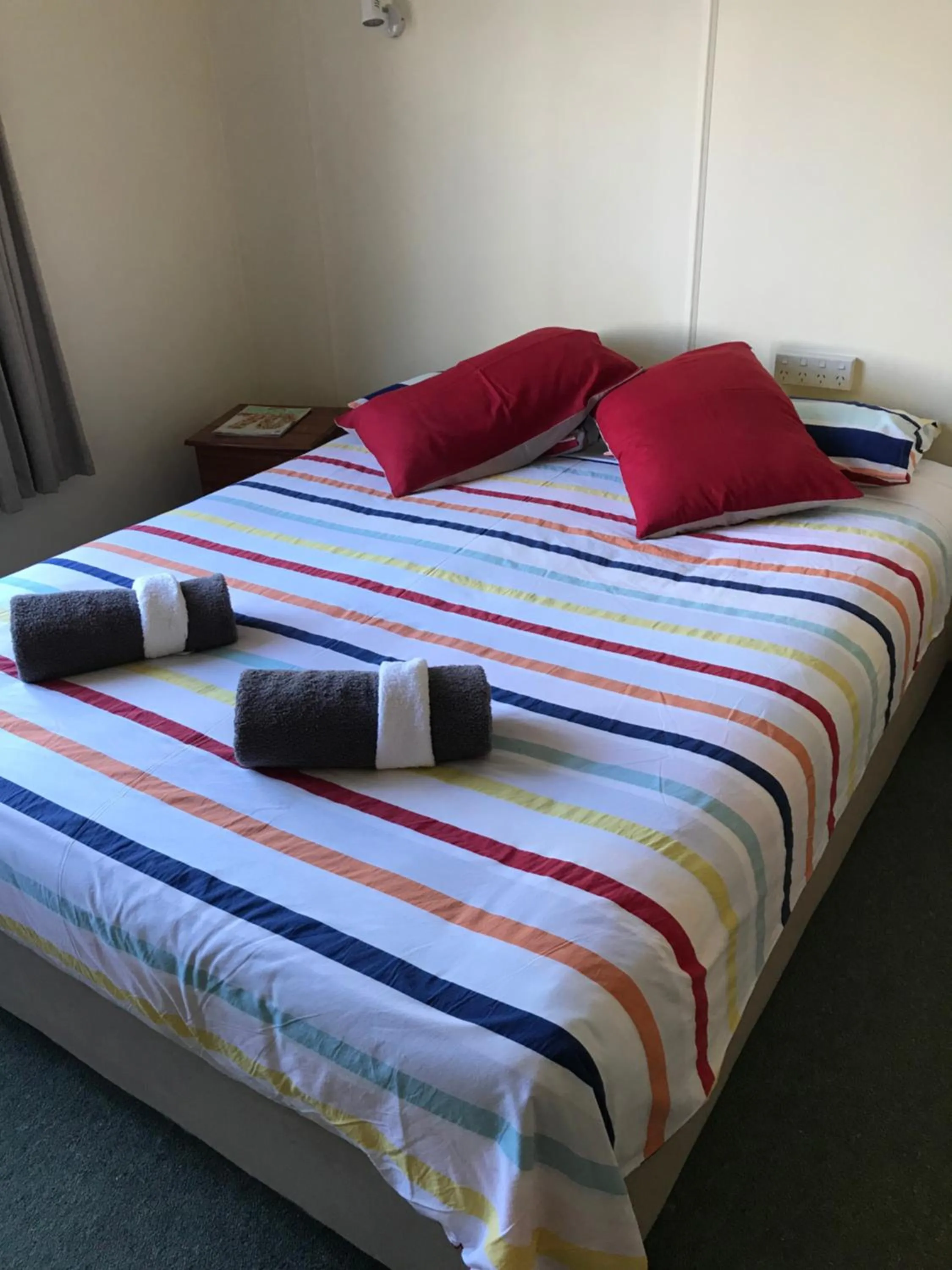 Bed in Picton House B&B and Motel