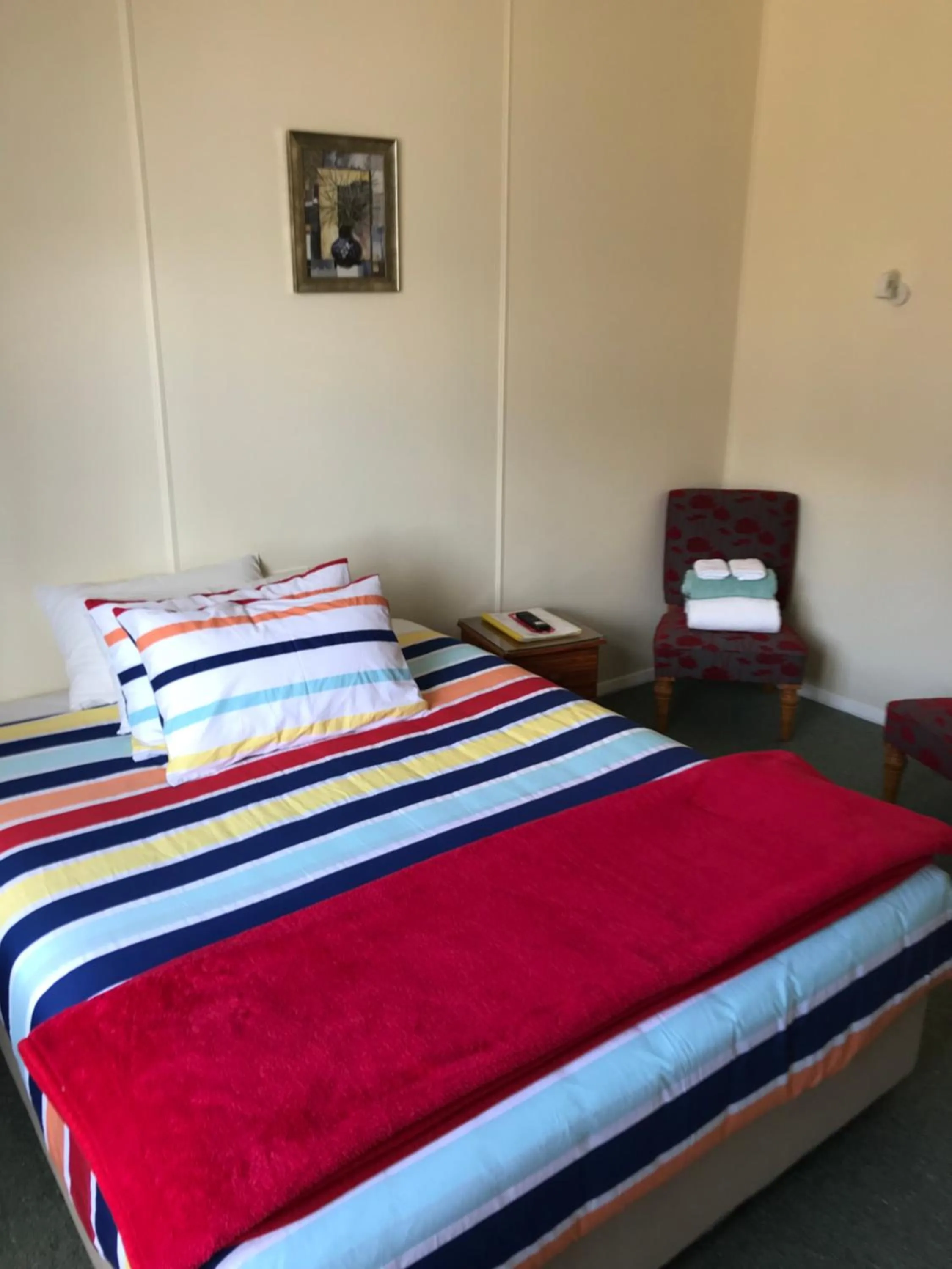 Bed in Picton House B&B and Motel