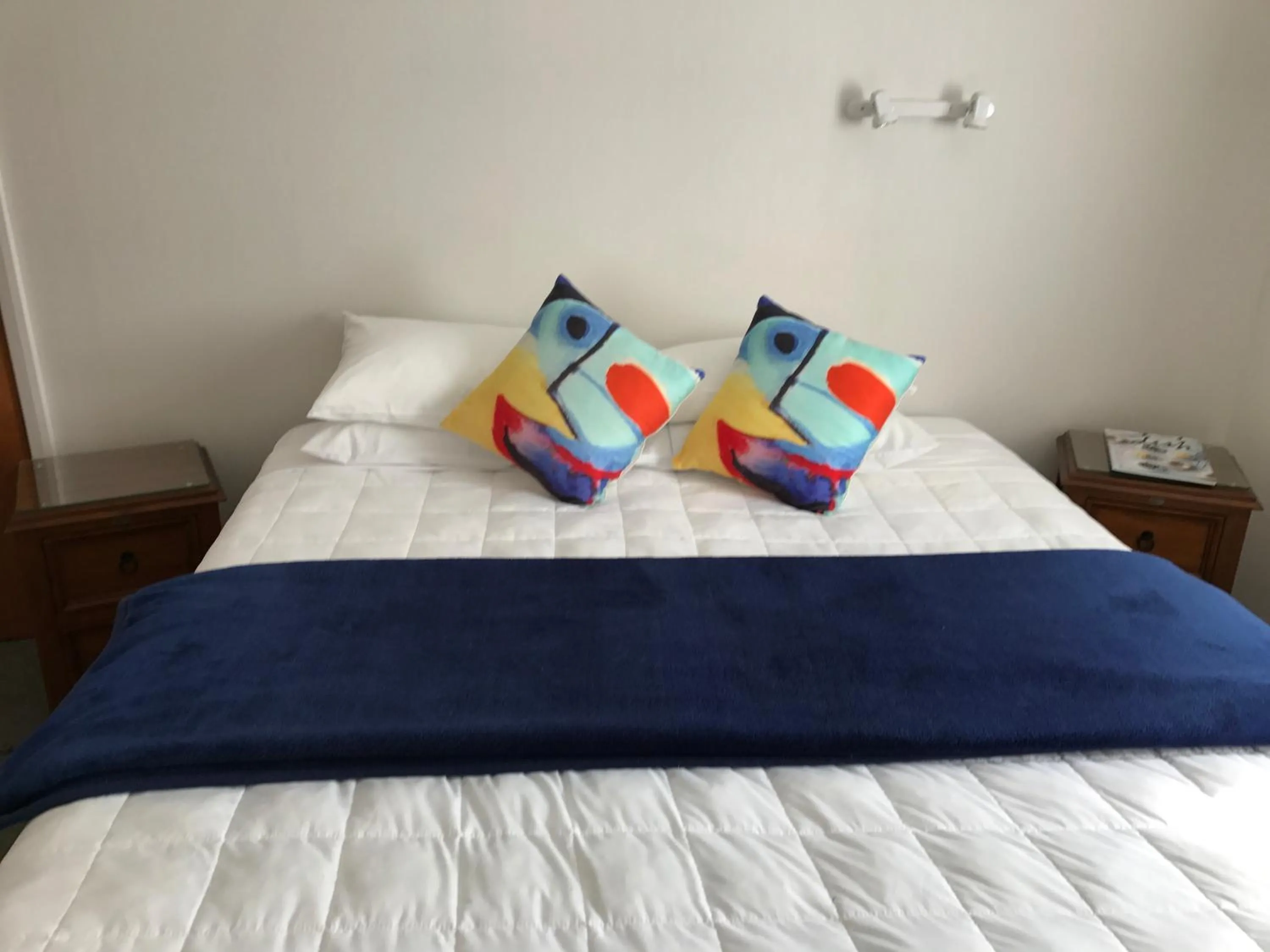 Bed in Picton House B&B and Motel