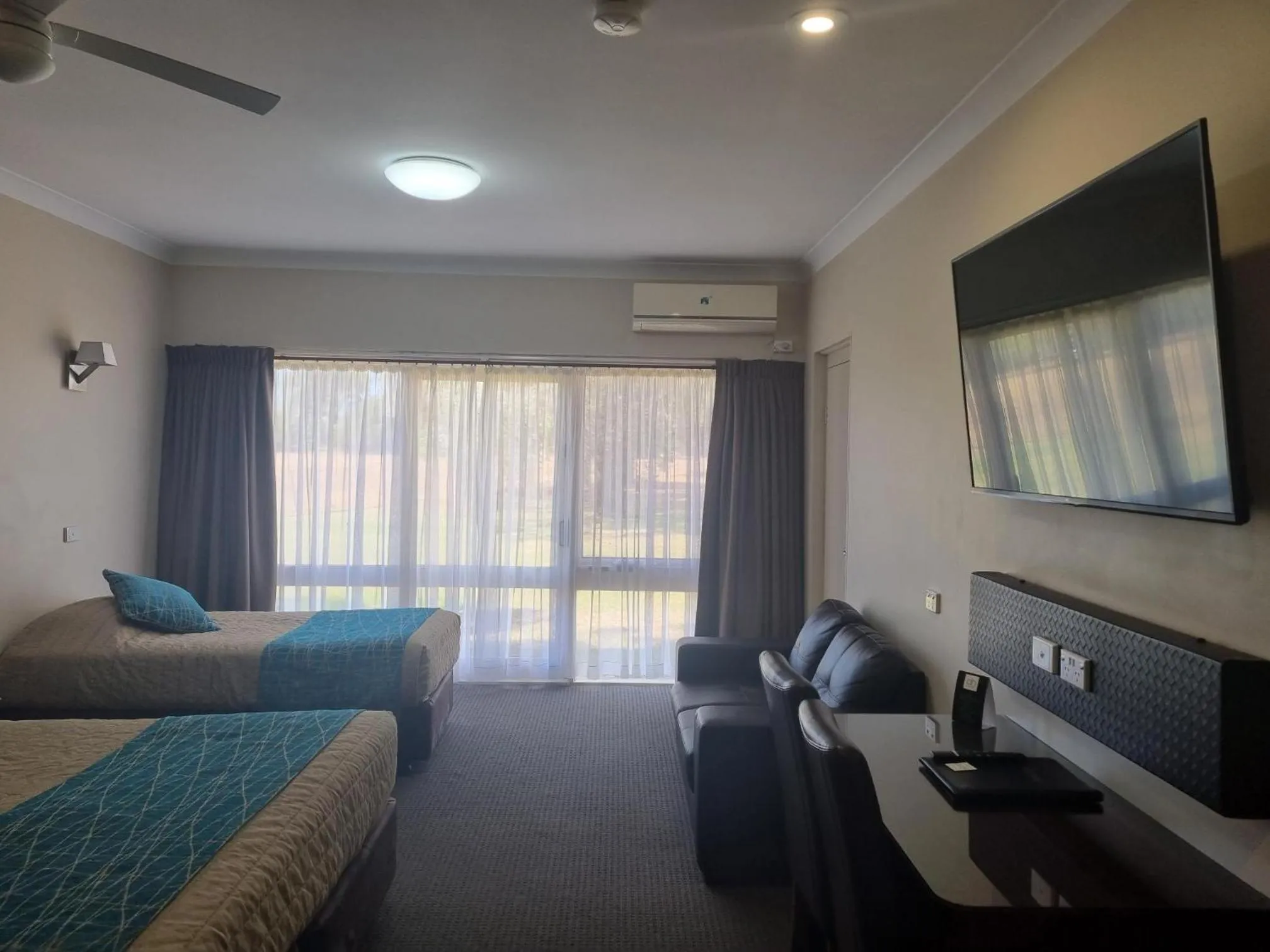 Photo of the whole room, Bed in Australian Homestead Motor Lodge