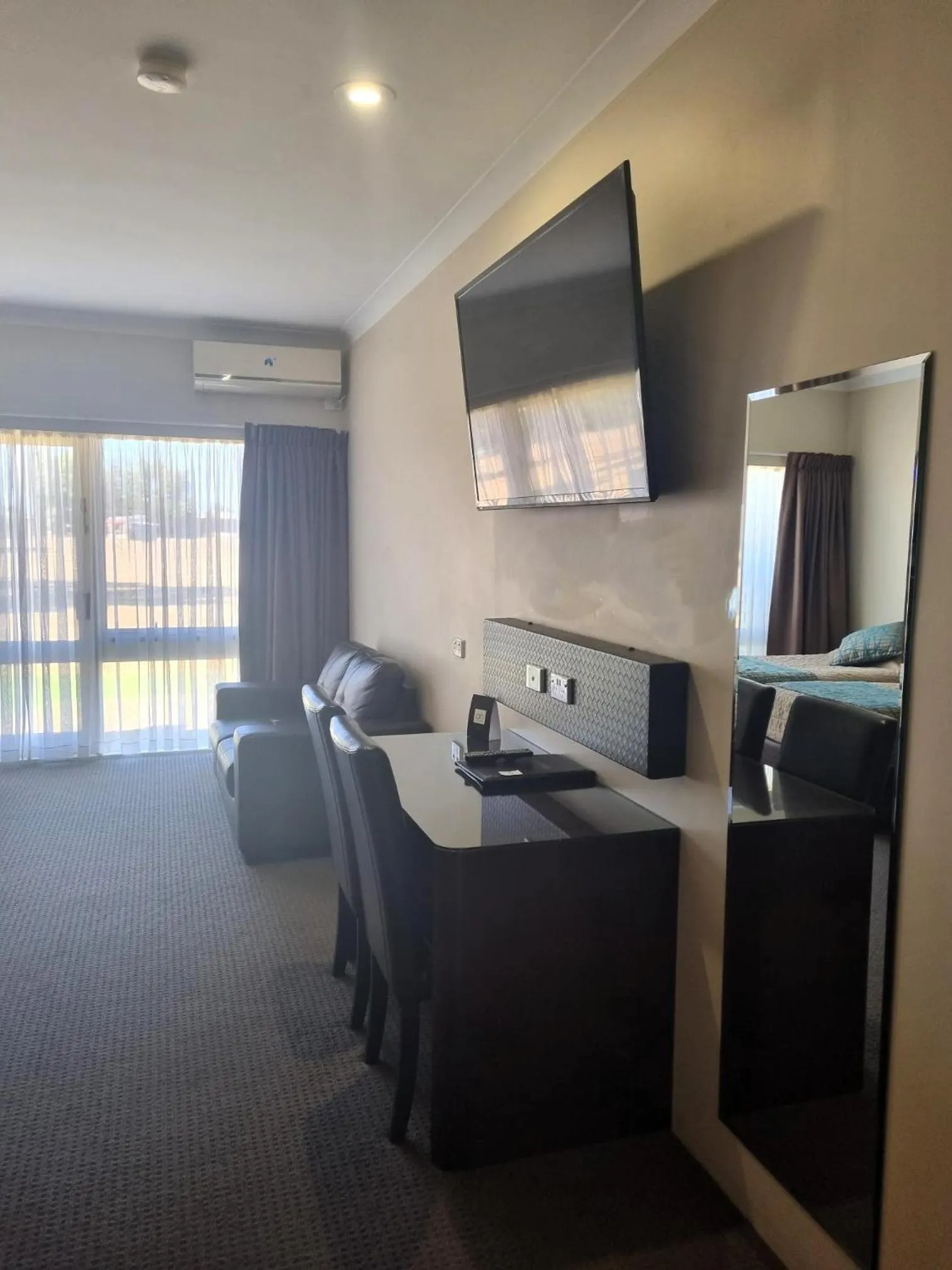 TV and multimedia in Australian Homestead Motor Lodge