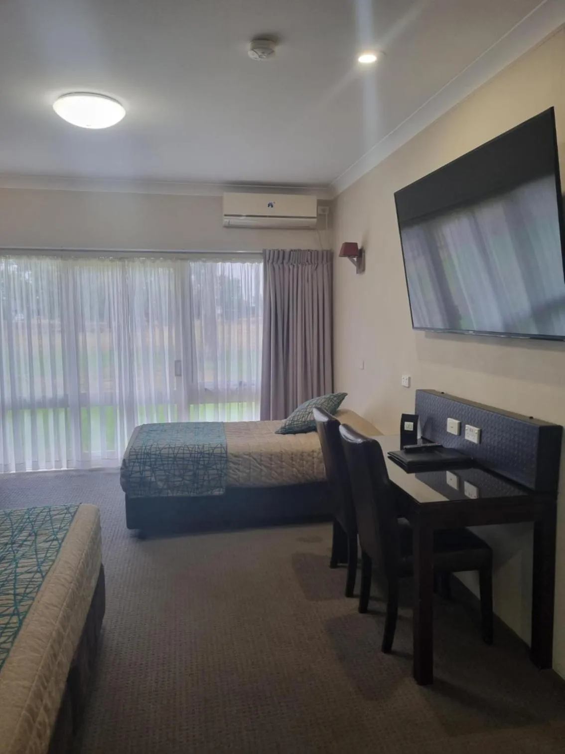 Living room, Bed in Australian Homestead Motor Lodge