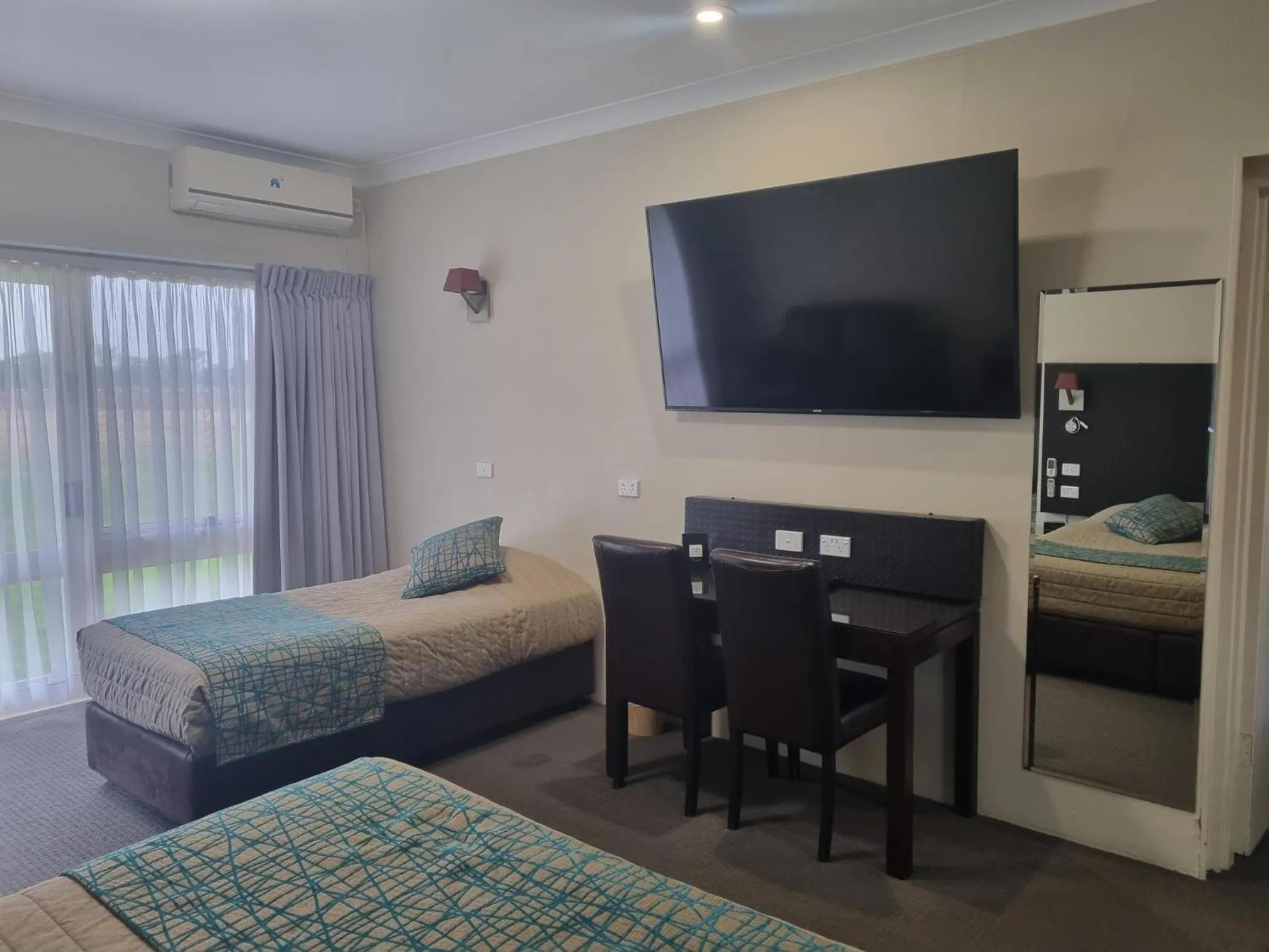 Living room, Bed in Australian Homestead Motor Lodge