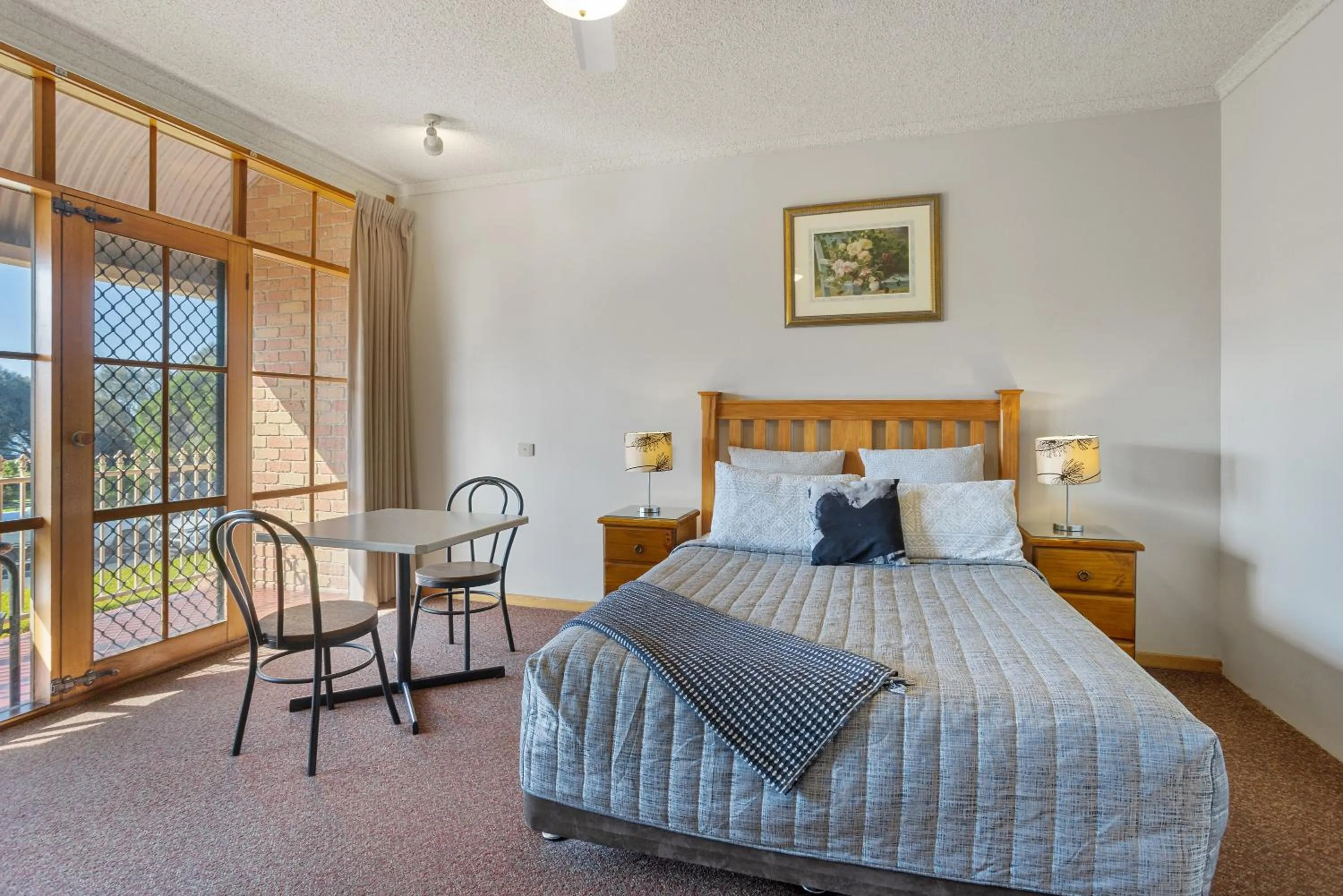 Bed in Bayview Motel Rosebud/Rye